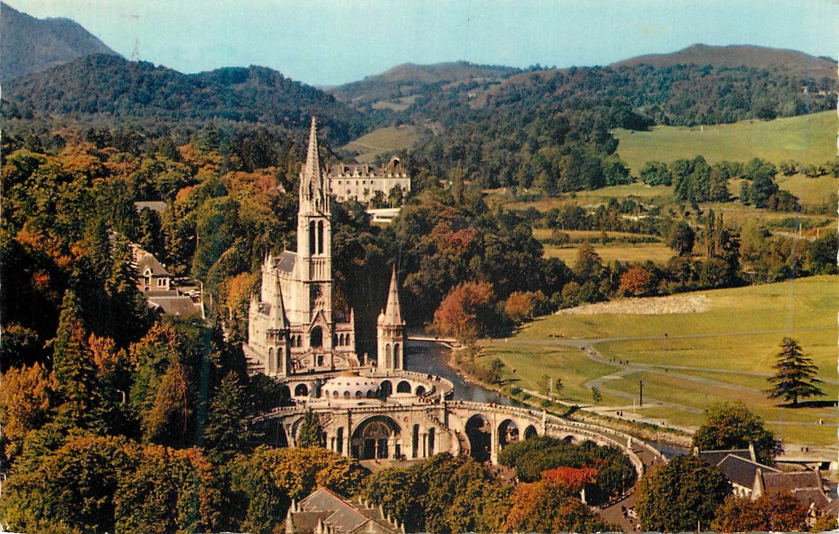 CPM Lourdes la Basilique vue du Chateau Fort