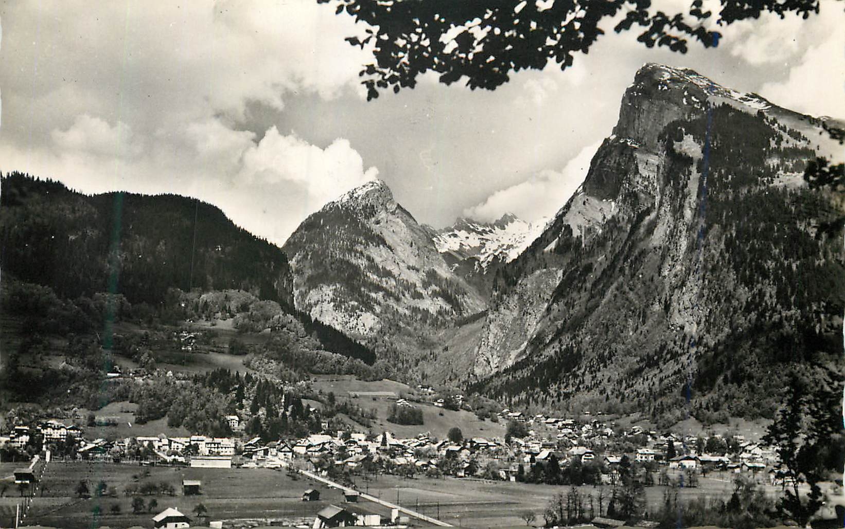CPM Samoens (Haute Savoie) vue generale la POinte de Tuet et le Criou