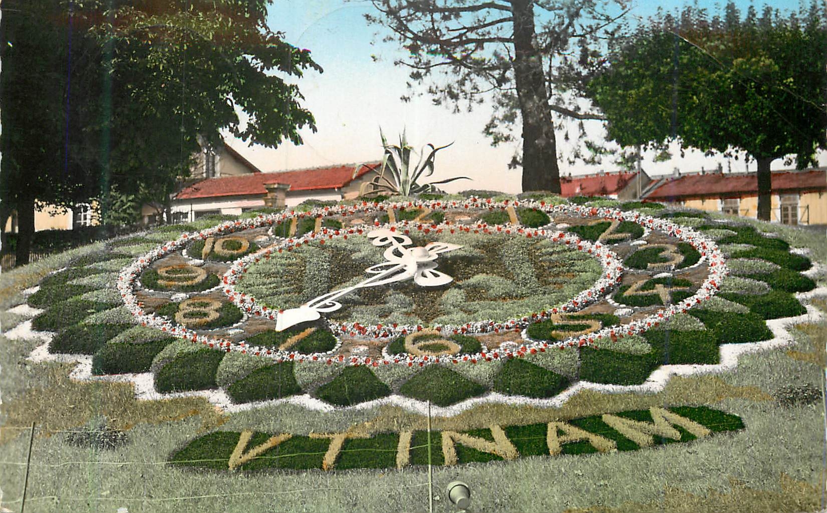 CPM la Franche Comte Pittoresque Besancon (Doubs) l'Horloge Florale