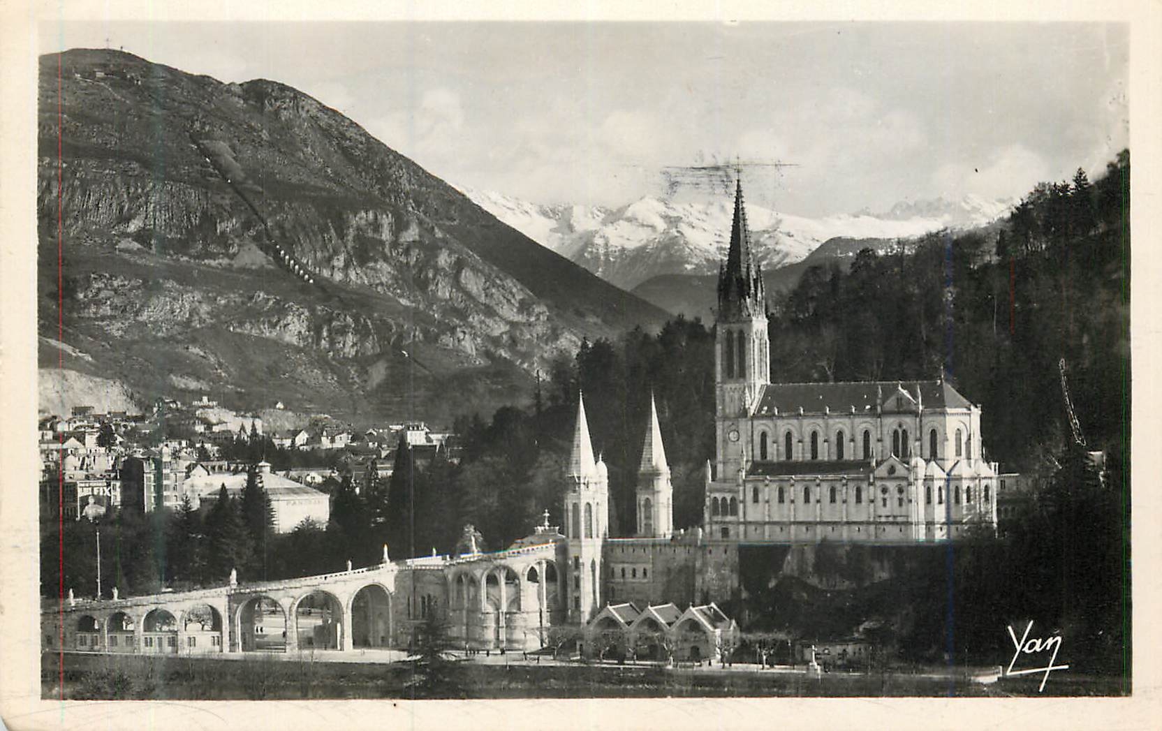 CPM Lourdes la Basilique et les Montagnes