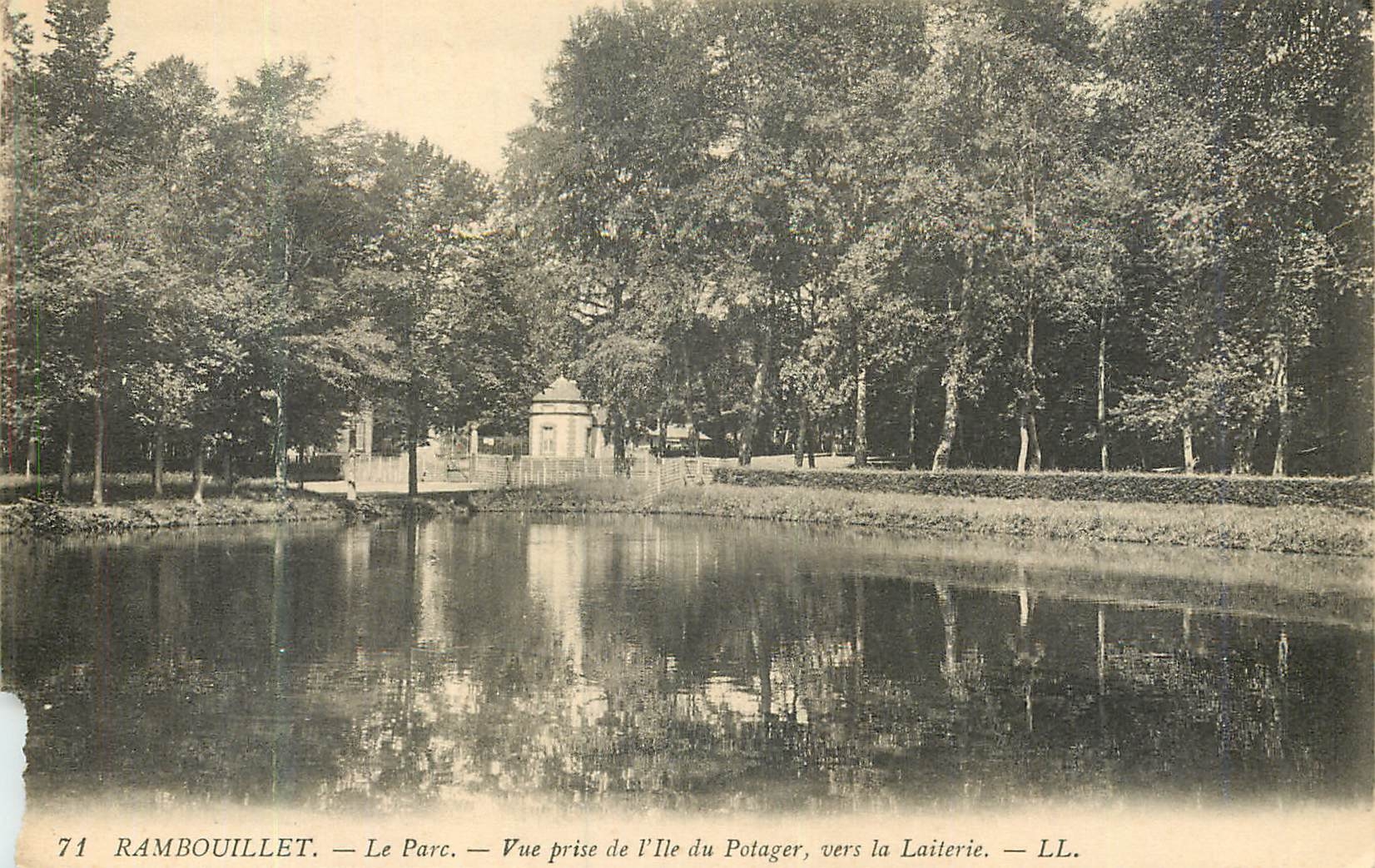 Rambouillet — Le Parc — Vue prise de l'Île du Potager, vers la Laiterie — LL.