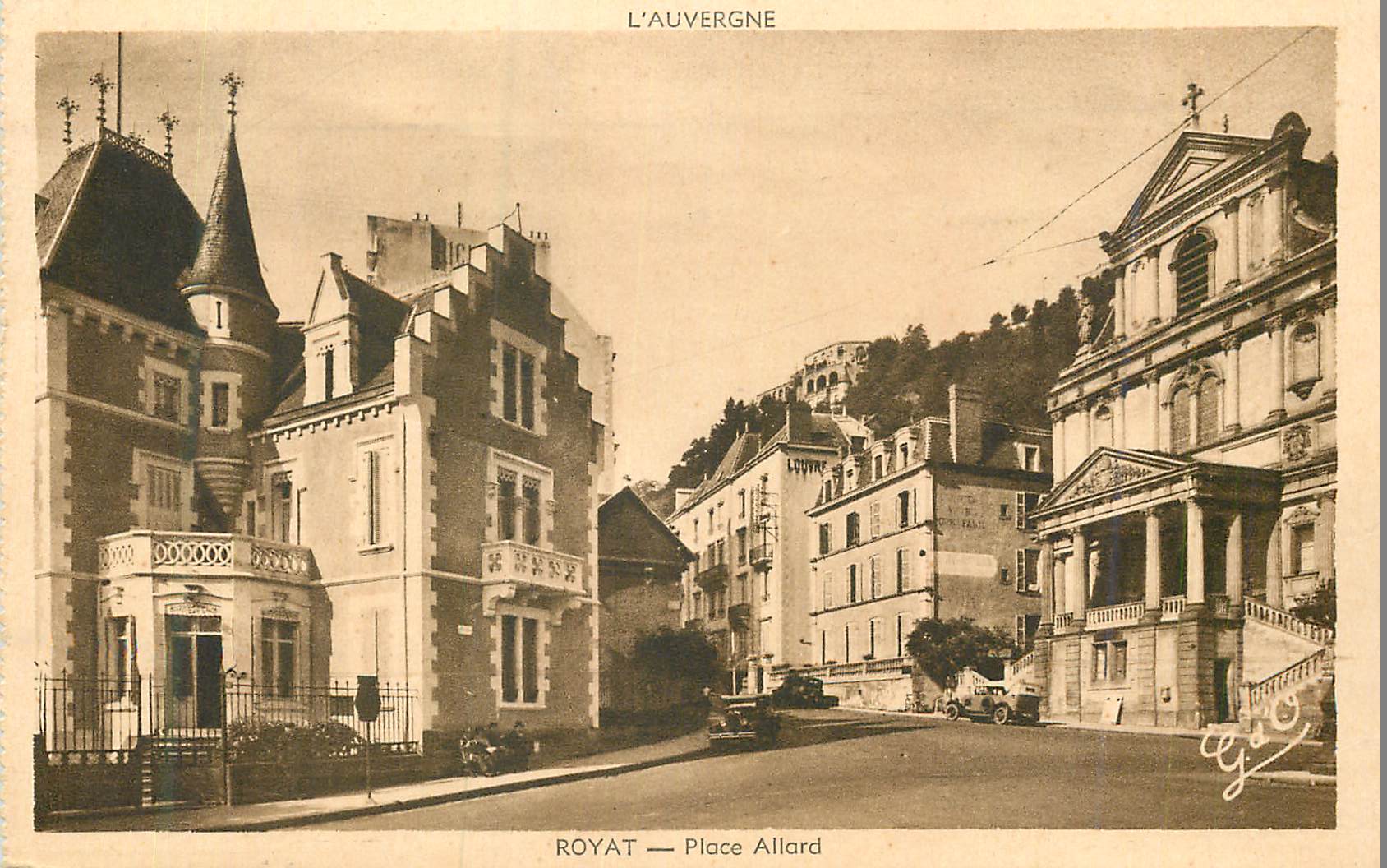 CPA l'Auvergne Royat Place Allard