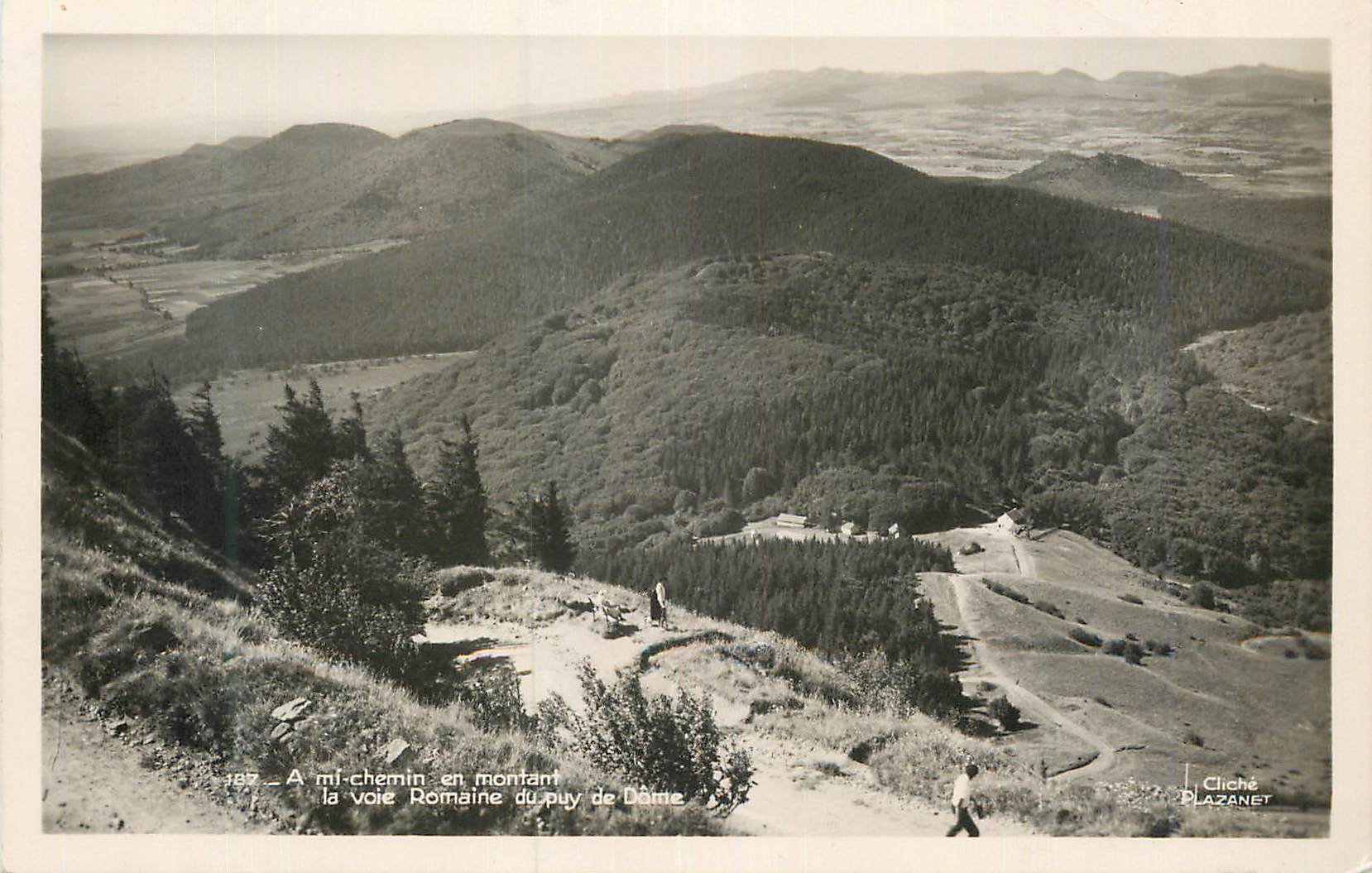 Ansicht des Weges zum Puy de Dôme — die römische Straße — Cliché Plazanet