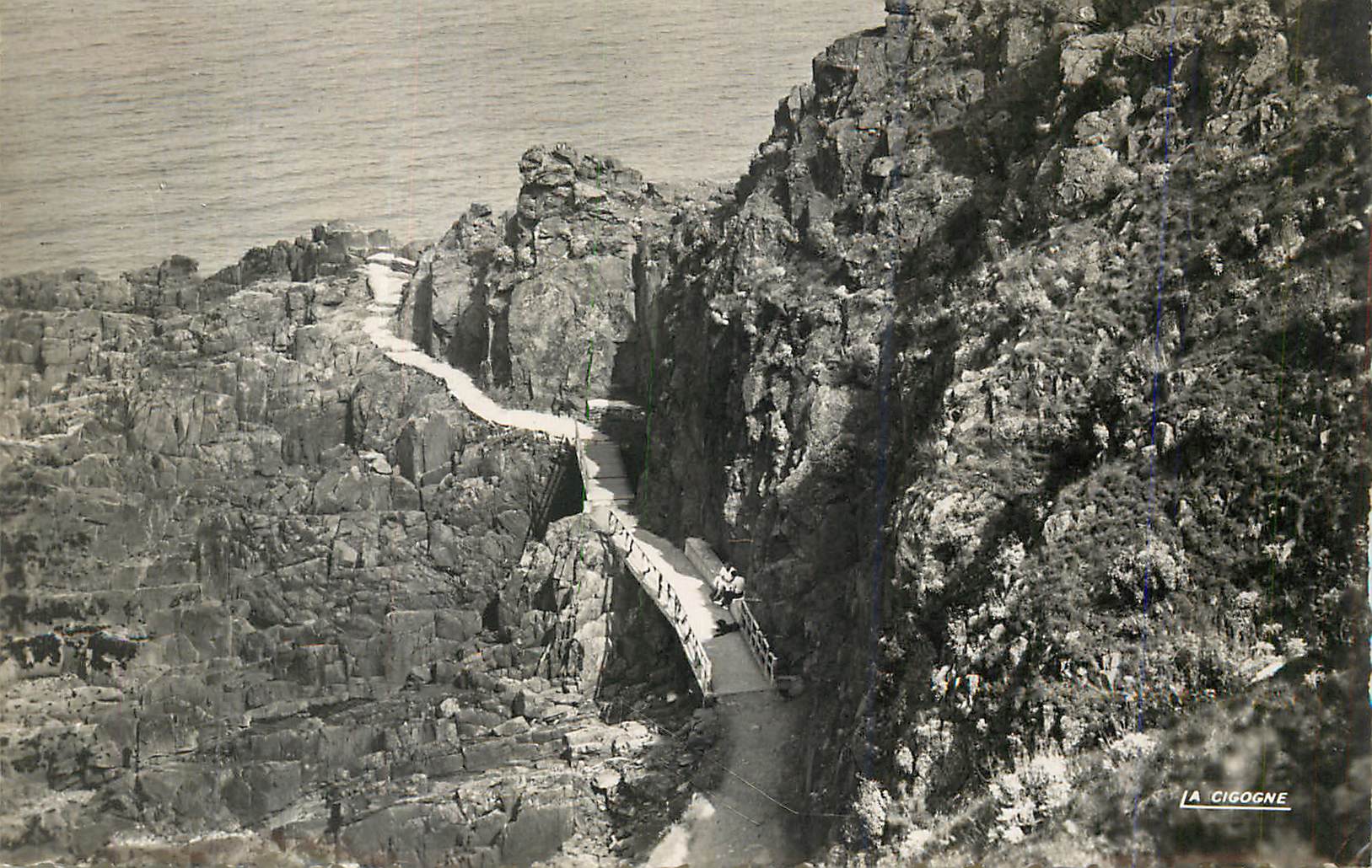 CPM Val Andre (Cote du Nord) la Promenade de la Lingouare