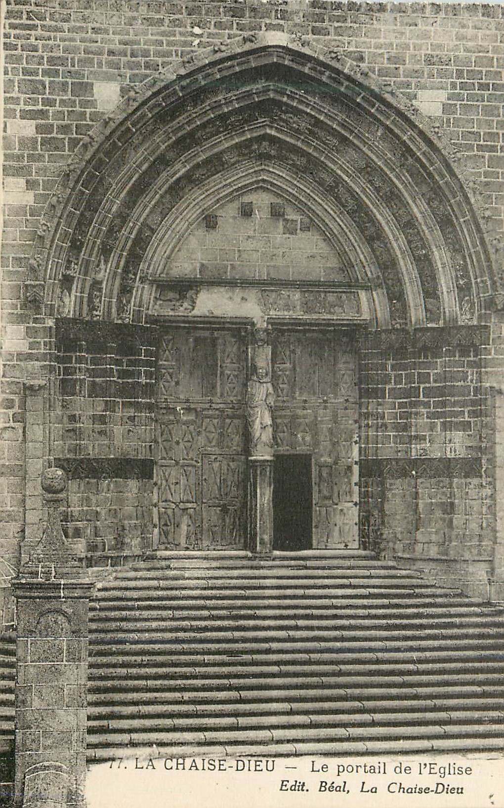 La Chaise-Dieu — Le portail de l'Église — Edit. Béal, La Chaise-Dieu