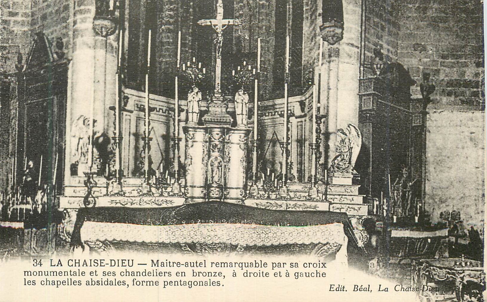CPA la Chaise Dieu Maitre Autel Remarquable par sa Croix Monumentale et ses Chandeliers en Bronze