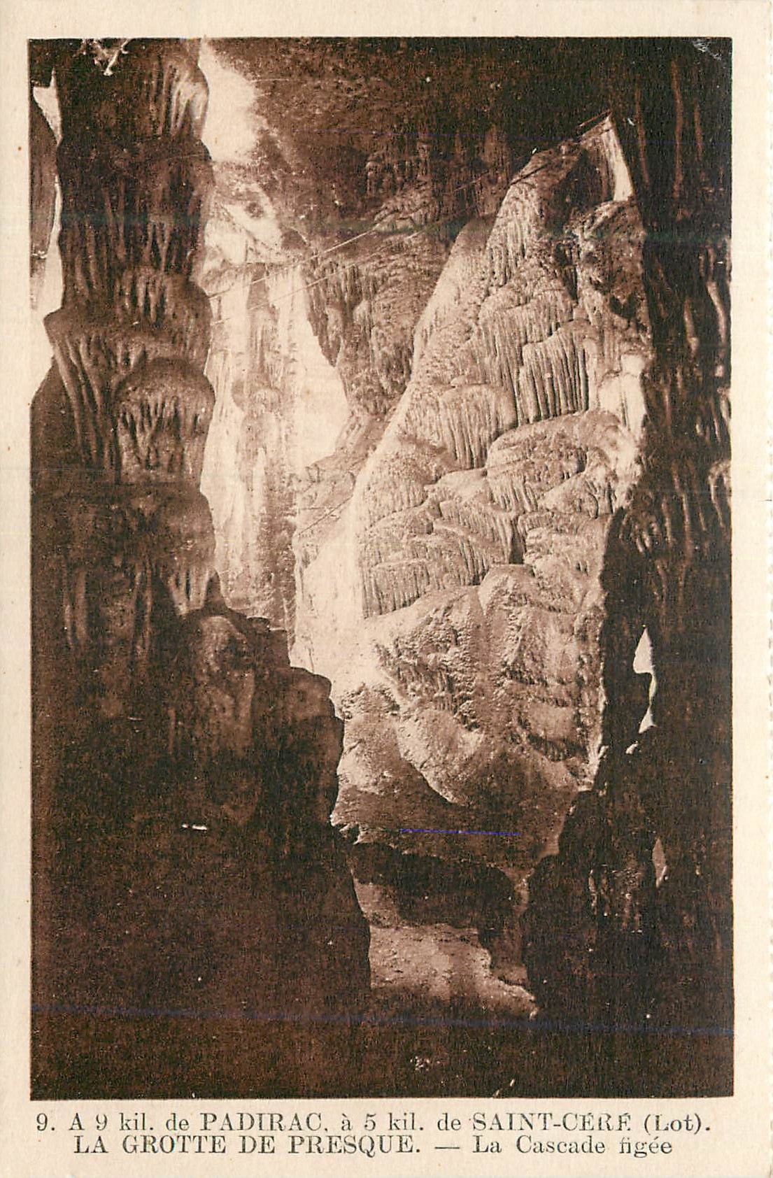 Die Höhle von Presque — Gefrorene Wasserfall — Reproduktion verboten