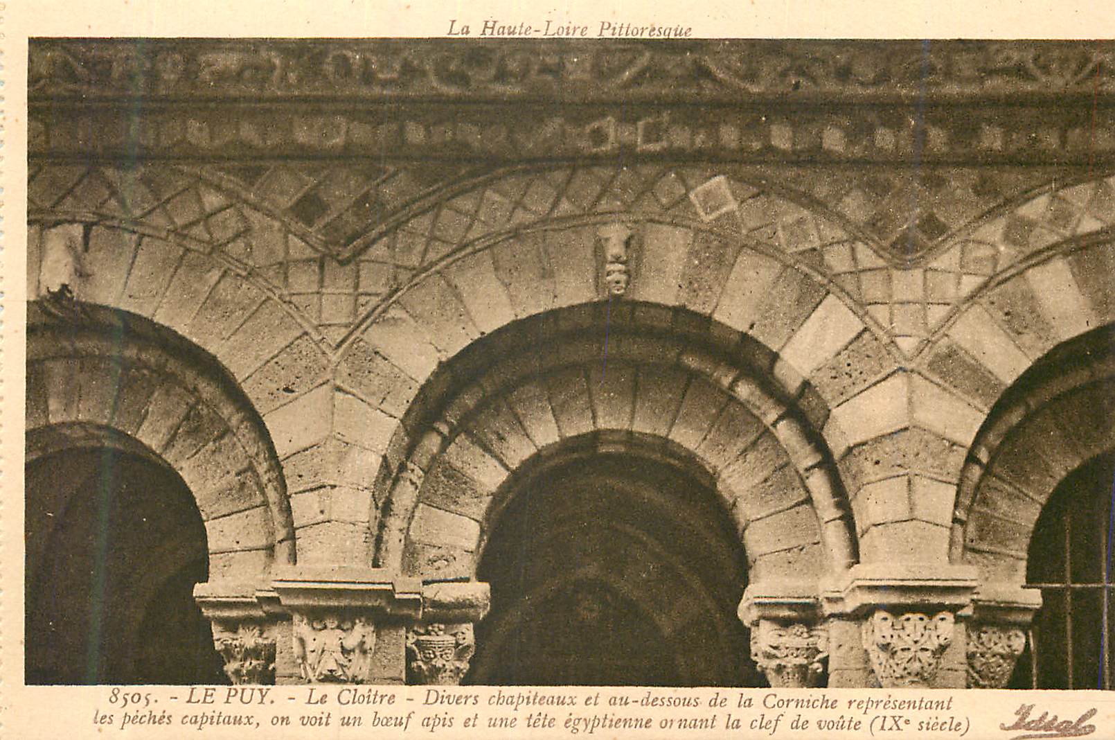 Le Puy - Le Cloître - Divers chapiteaux et au-dessous de la corniche représentant les péchés capitaux, on voit un bœuf apis et une tête égyptienne ornant la clef de voûte (IXe siècle)