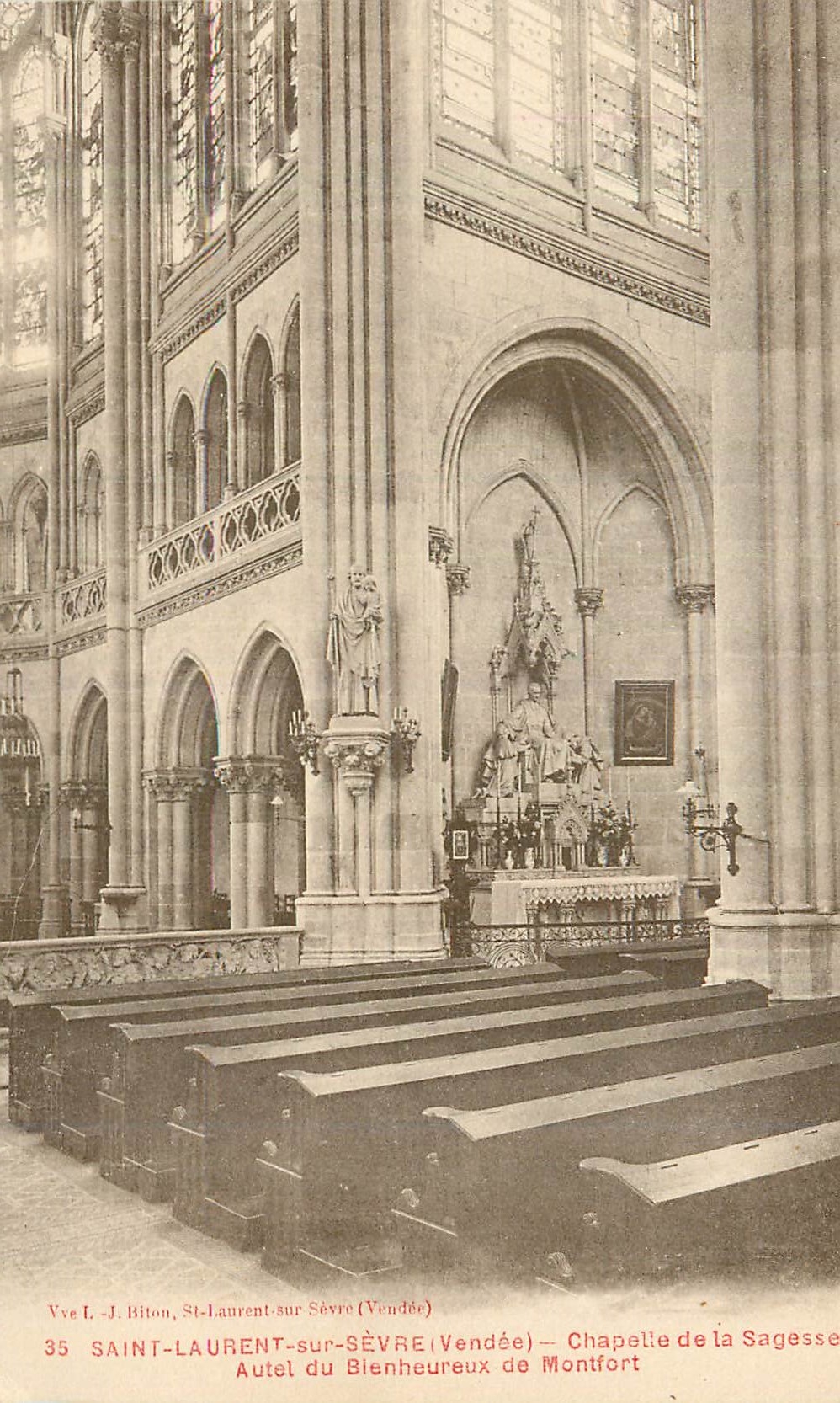 CPA Saint Laurent sur Sevre (Vendee) Chapelle de la Sagesse Autel du Bienheureux de Montfort