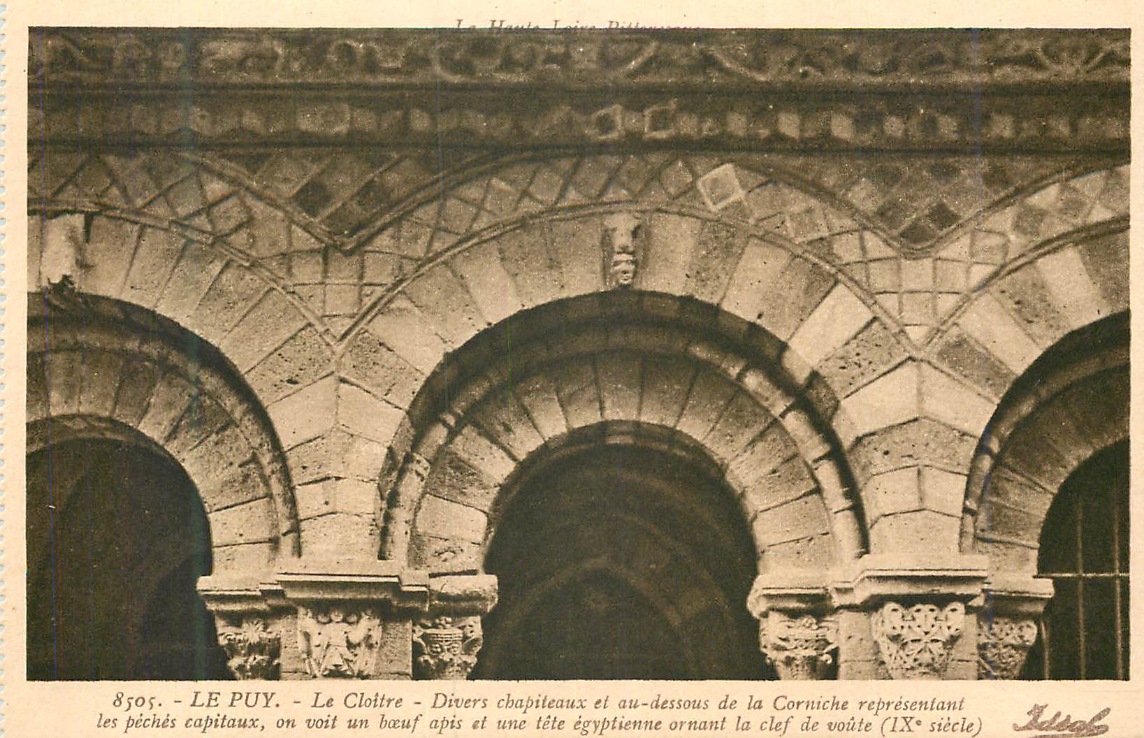 Le Puy - Le Cloître - Divers chapiteaux et au-dessous de la corniche représentant les pêchés capitaux, on voit un bœuf apis et une tête égyptienne ornant la clef de voûte (IXe siècle)