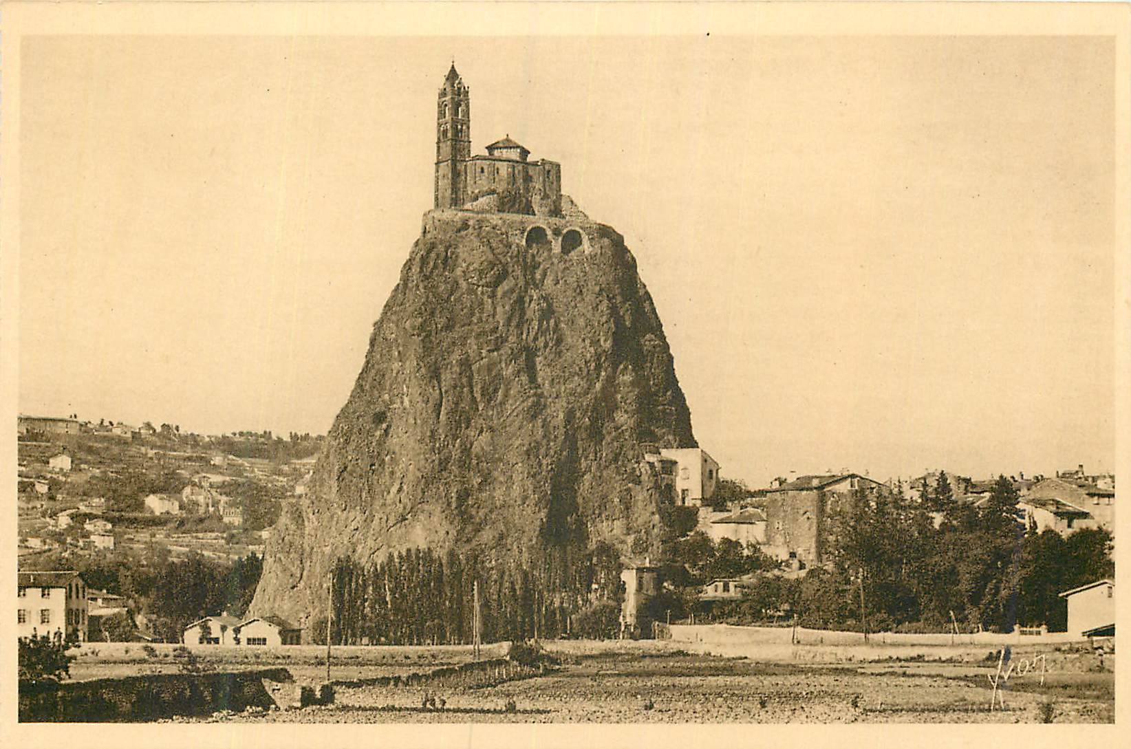 Le Puy (Haute-Loire) — La chapelle et le Rocher Saint-Michel d'Aiguilhe — Éditions d'Art Yvon