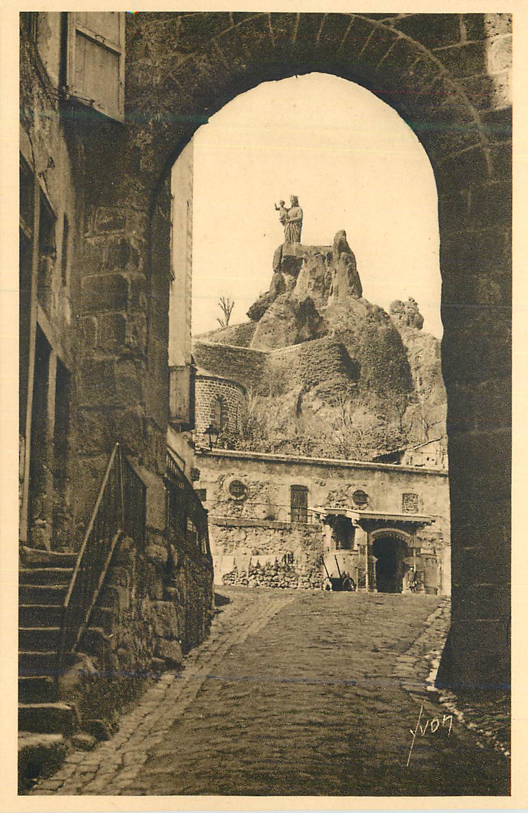 Le Puy (Haute Loire) — N.-D. de France et le Rocher Corneille — Éditions YVON