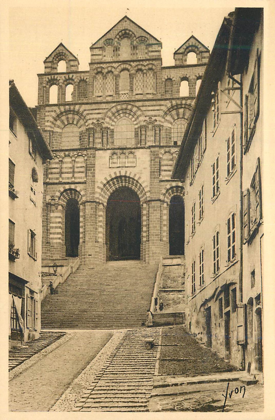 Le Puy (Haute-Loire) — Basilique Notre-Dame du Puy — Façade — Éditions Yvon