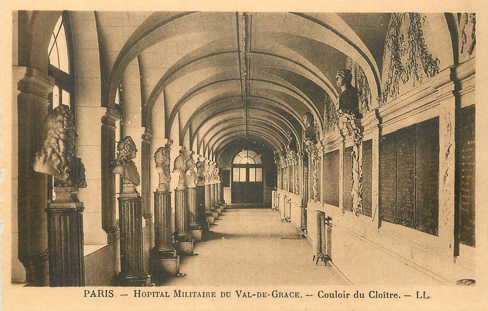 CPA Paris Hopital Militaire du Val de Grace Couloir du Cloitre