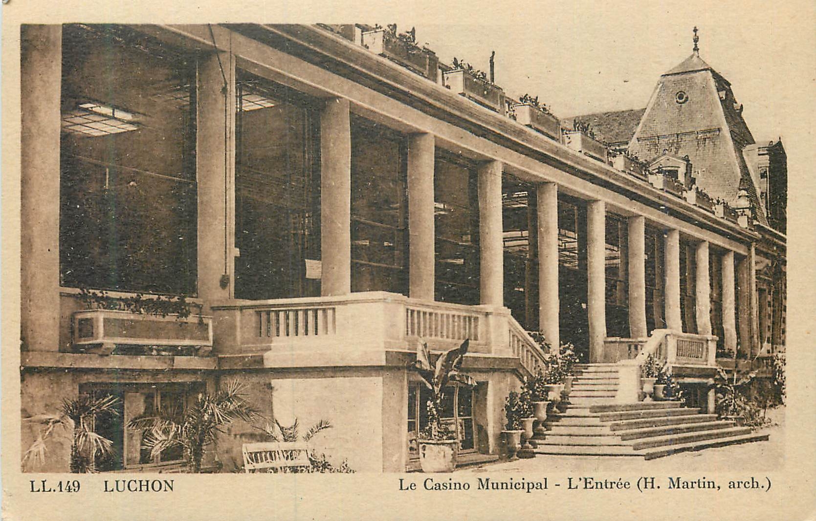 Luchon — Das Municipale Casino — Der Eingang (H. Martin, Architekt)