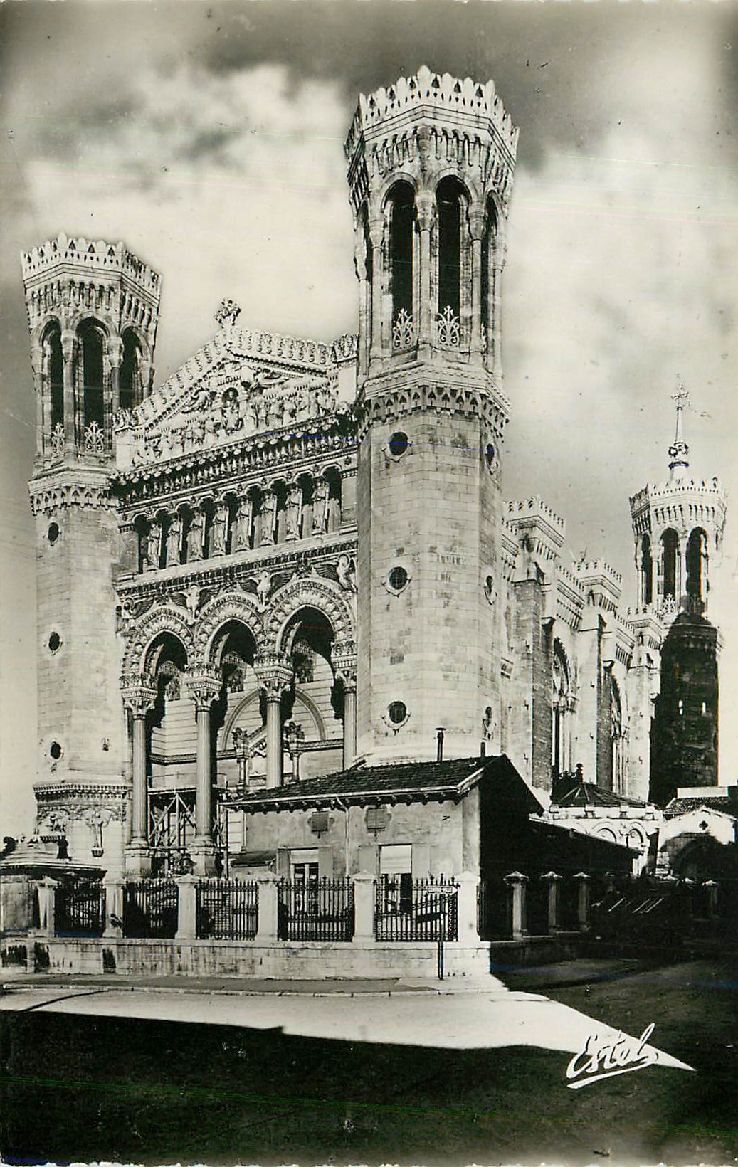 CPM Lyon basilique n dame de fourviere