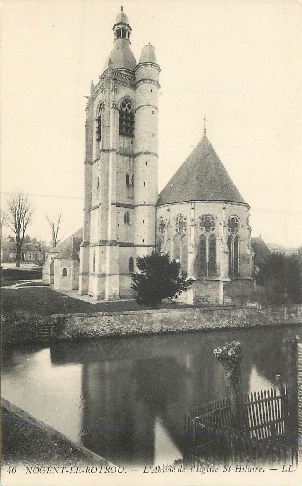 CPA 46 nogent le rotrou l abside de l eglise st hilaire