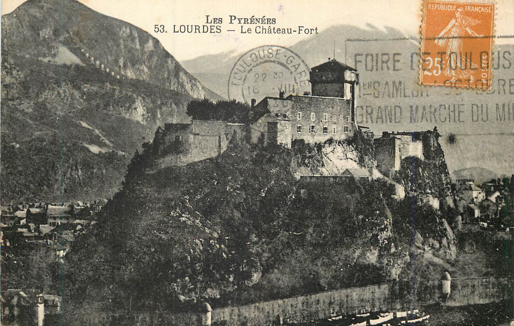 CPA Les pyrenees 53 lourdes le chateau fort