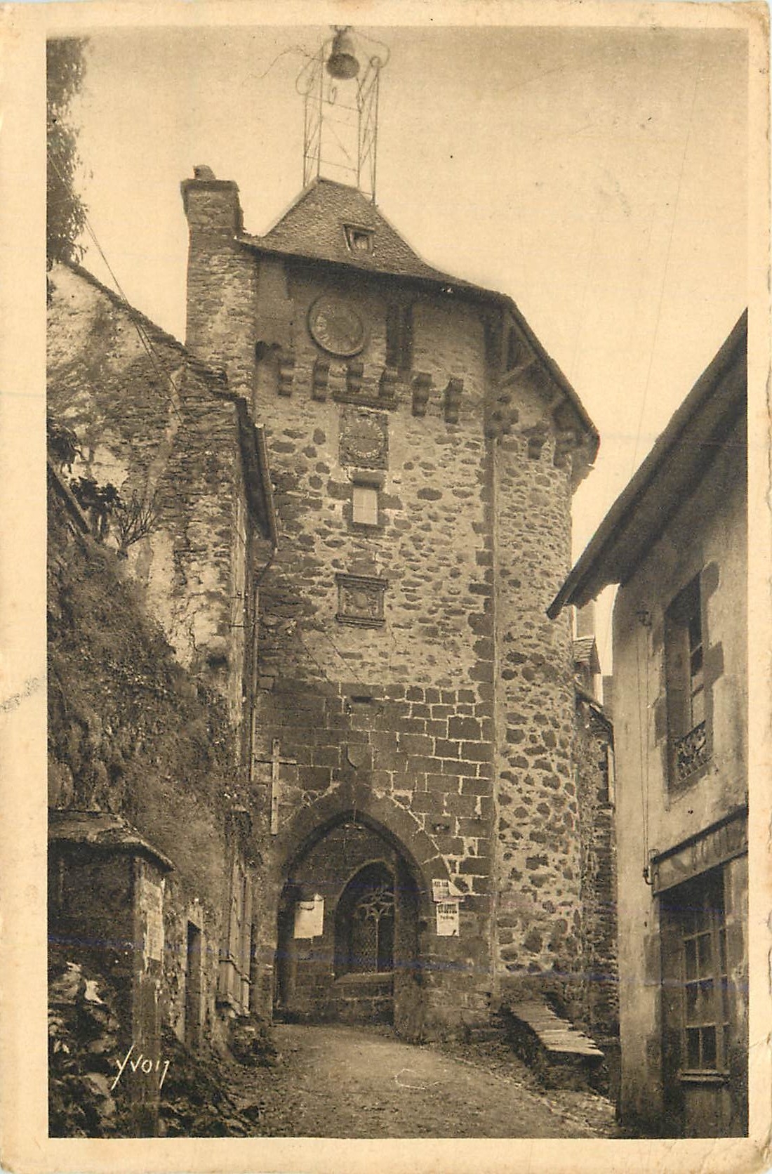 CPA La douce france la tolede auvergnate salers(cantal) le beffroi