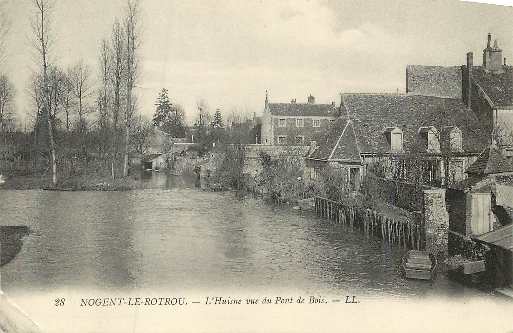 CPA 28 nogent le rotrou l huisne vue du pont de bois