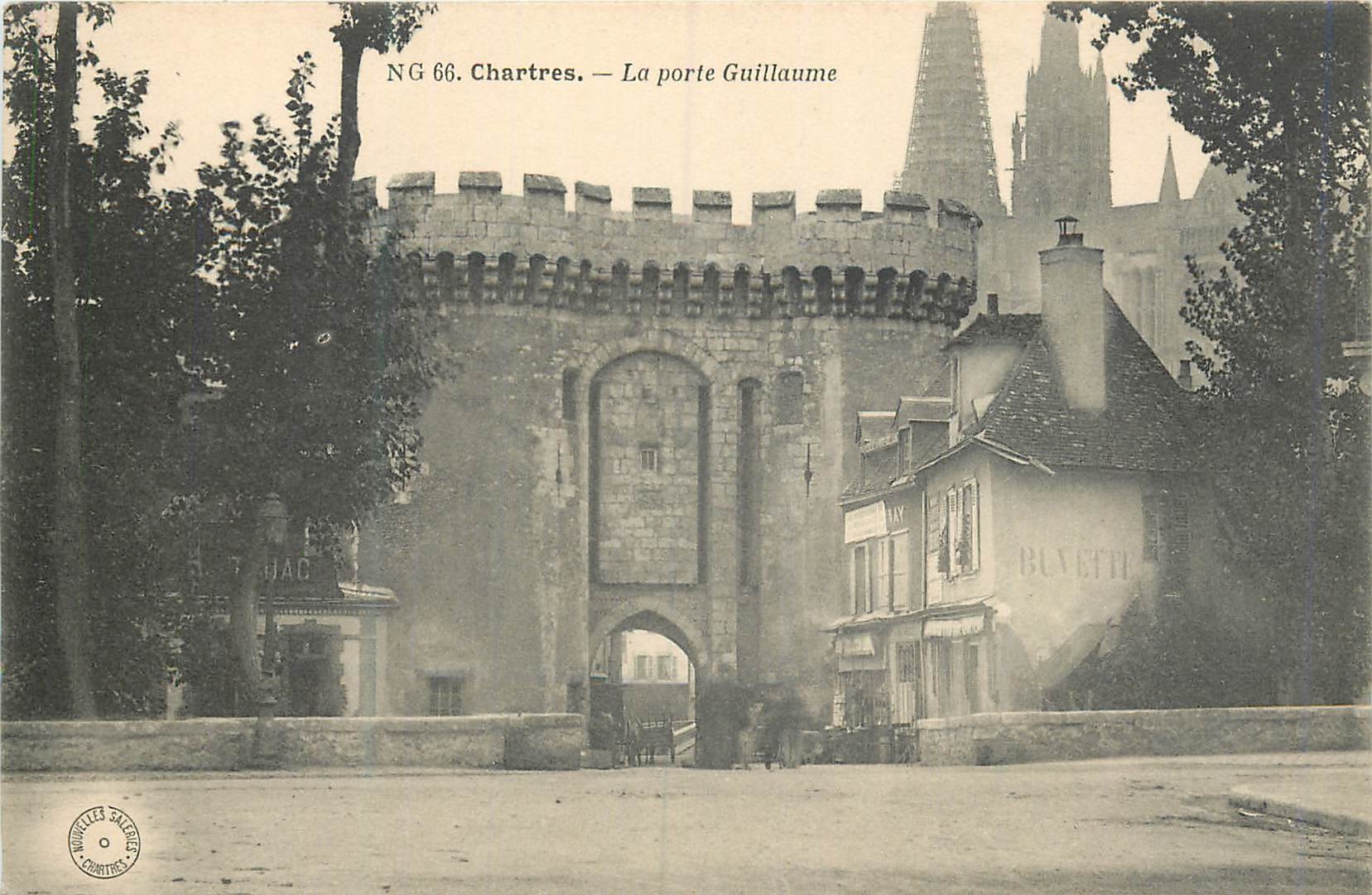 CPA Ng 66 chartres la porte guillaume Buvette