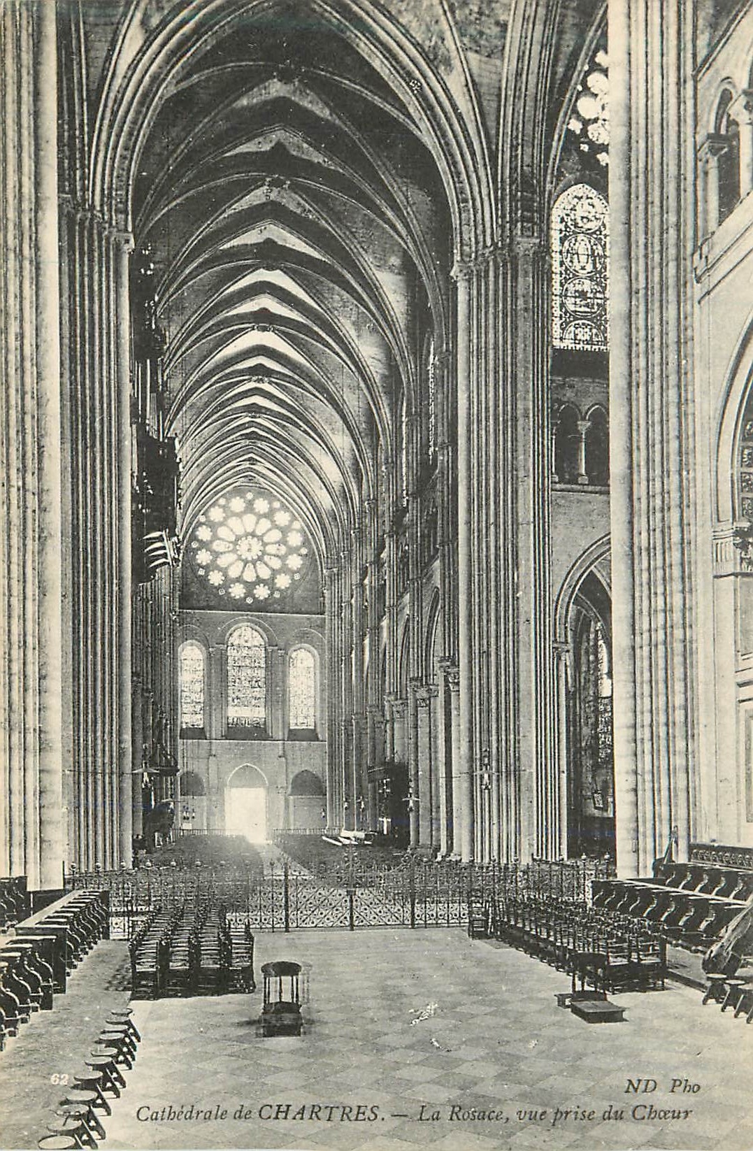 CPA Cathedrale de chartres la rosace vue prise du choeur