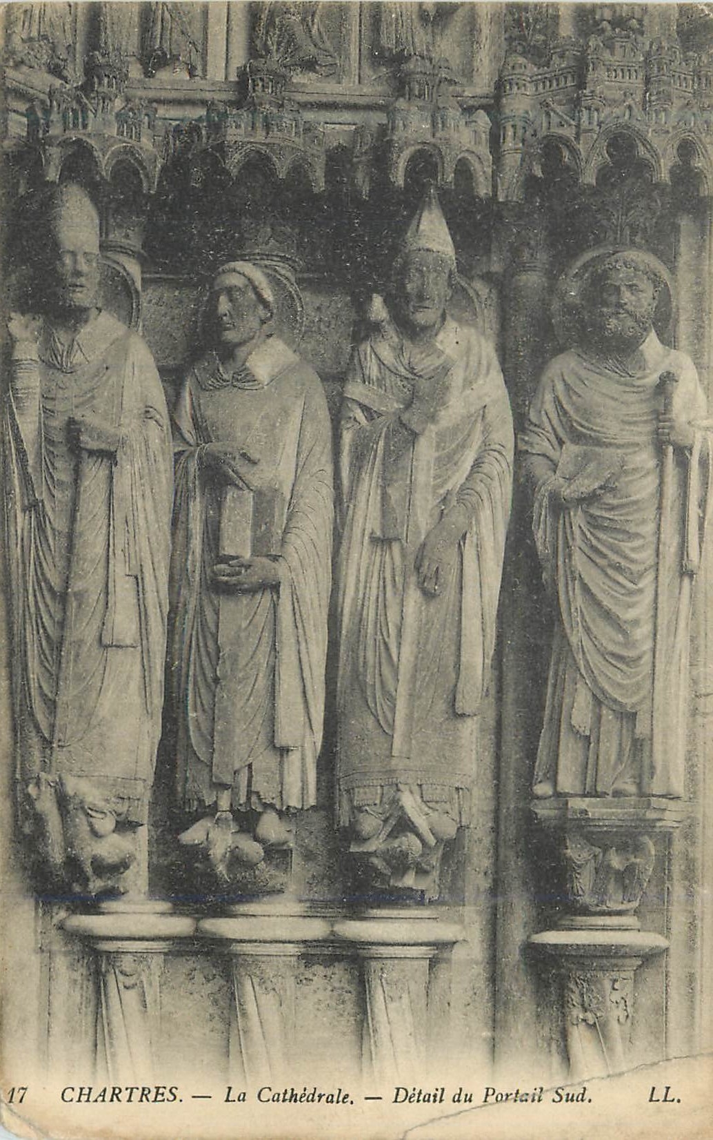 CPA Chartres la cathedrale detail du portail