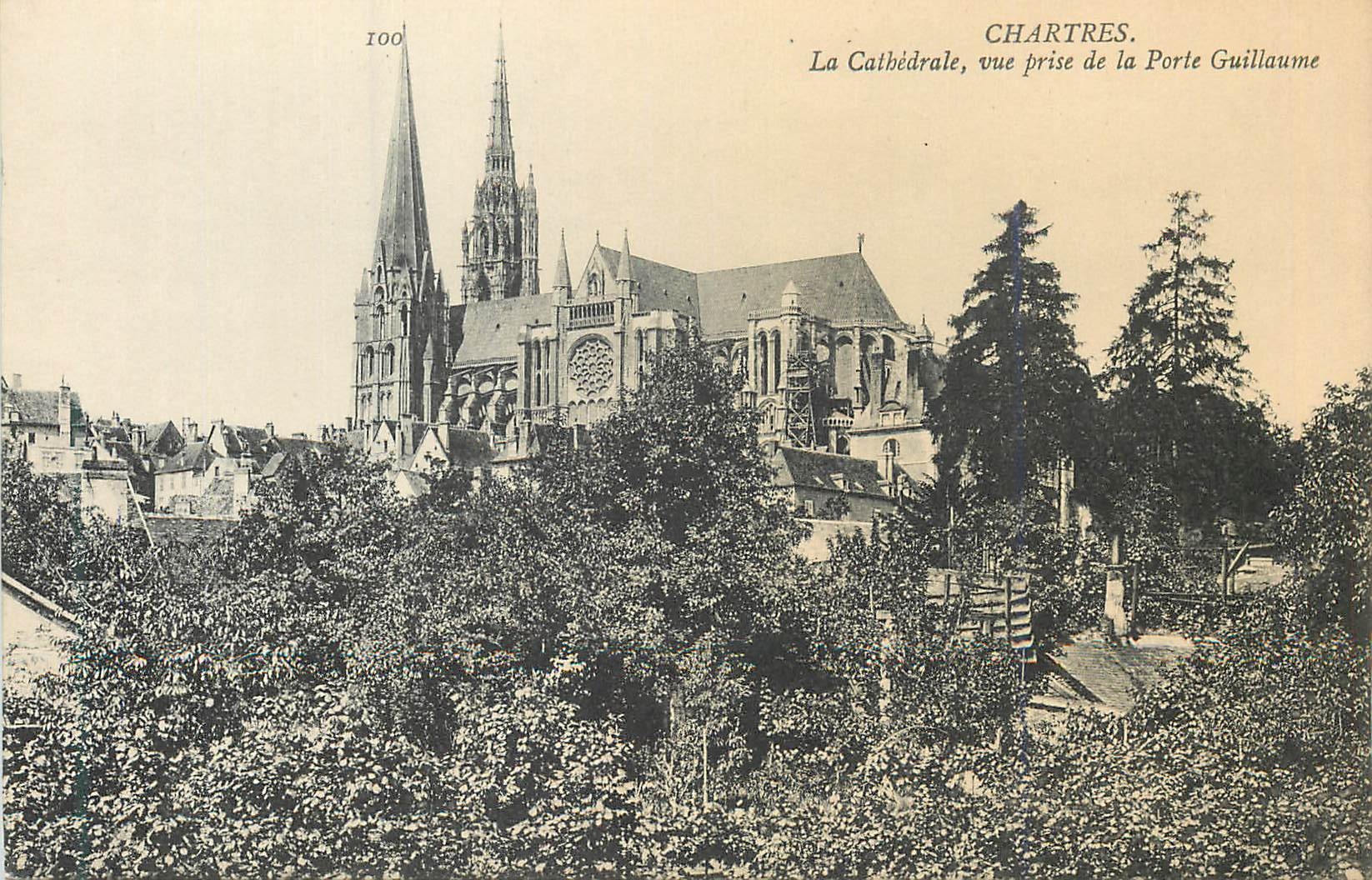 CPA Chartres la cathedrale vue prise de la porte guillaume