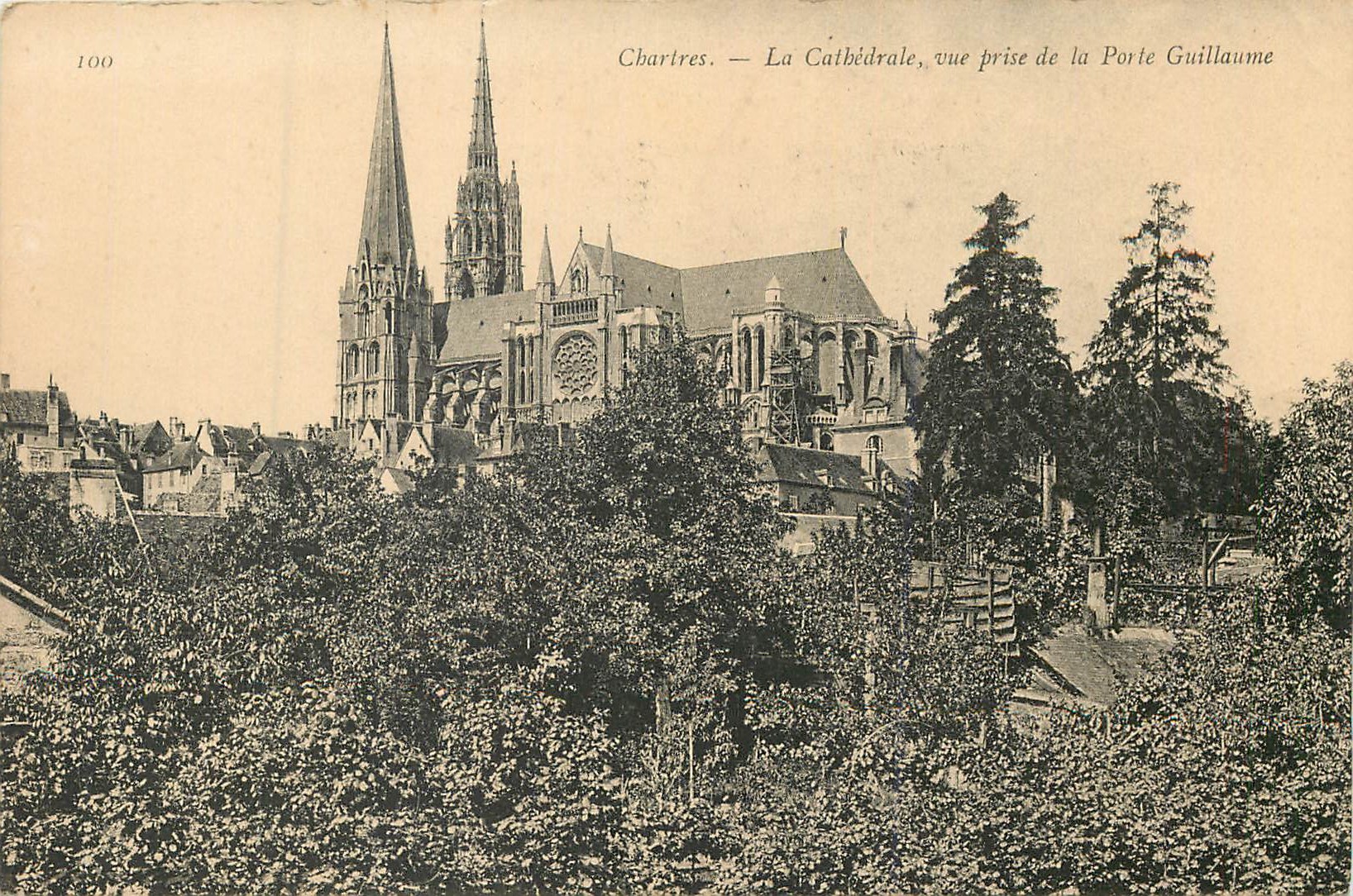 CPA Chartres la cathedrale vue prise de la porte guillaume