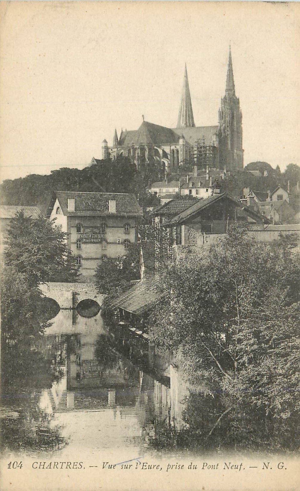 CPA 104 chartres vue sur l eure prise du pont neuf