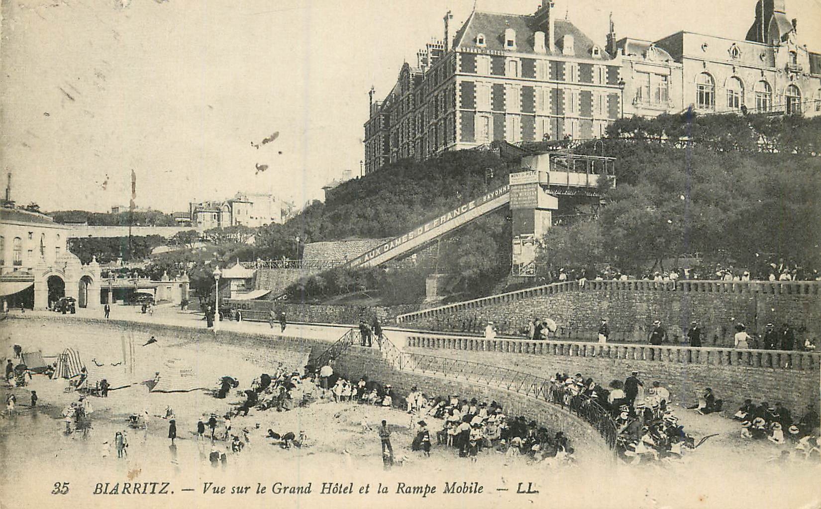 CPA 35 biarritz vue sur le grand hotel  et la rampe mobile