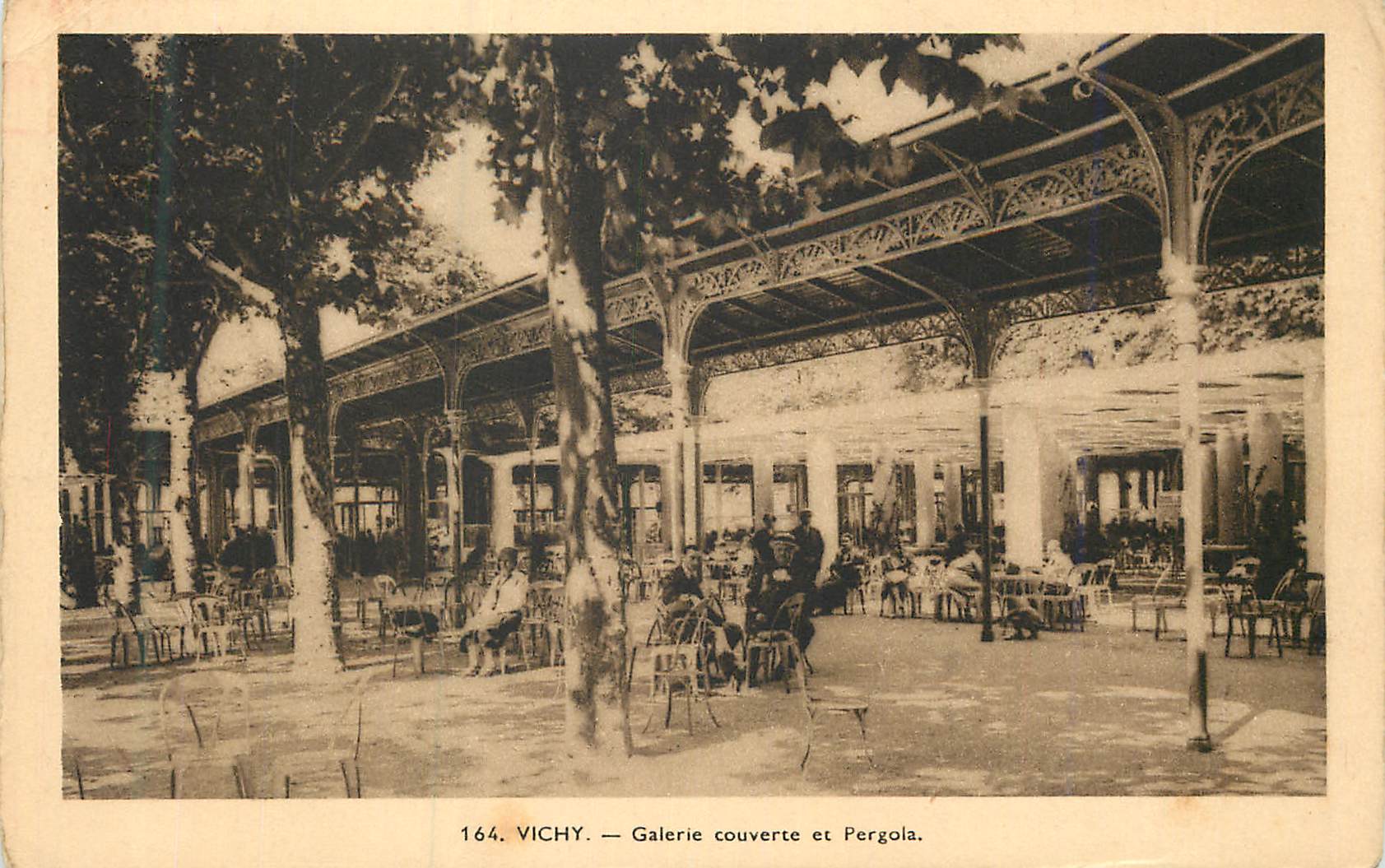 CPA 164 vichy galerie couverte et pergola