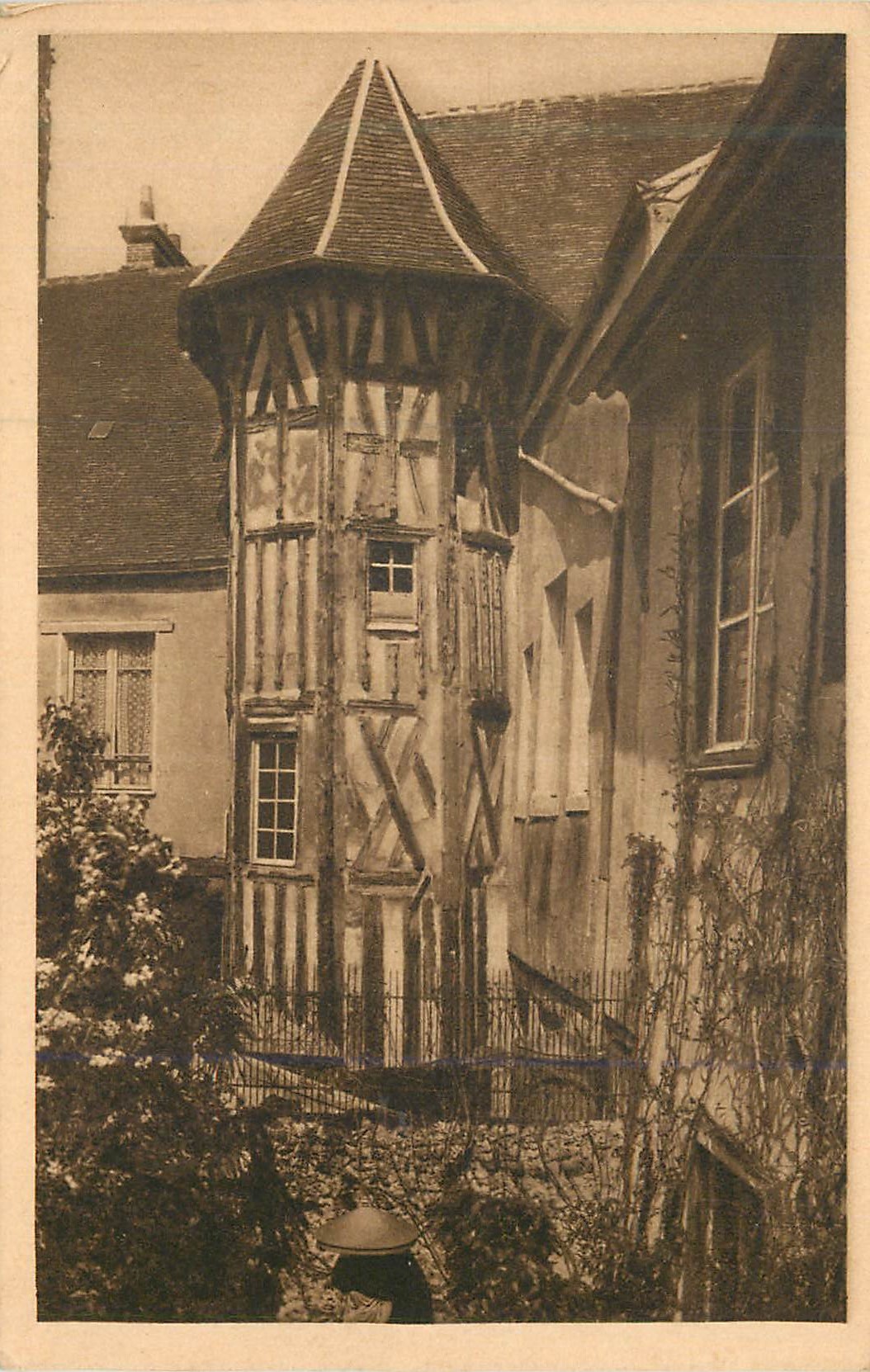 Verneuil-sur-Avre — Maison à tourelle (fin du XVe s.) — Editions Artistiques et Publicitaires Caen