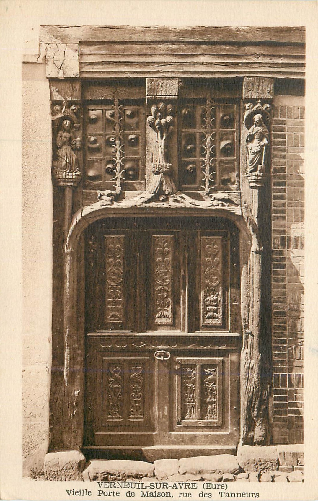 Verneuil-sur-Avre (Eure) — Vieille Porte de Maison, rue des Tanneurs — Edit. Tabacs-Libr. Verneuil-sur-Avre