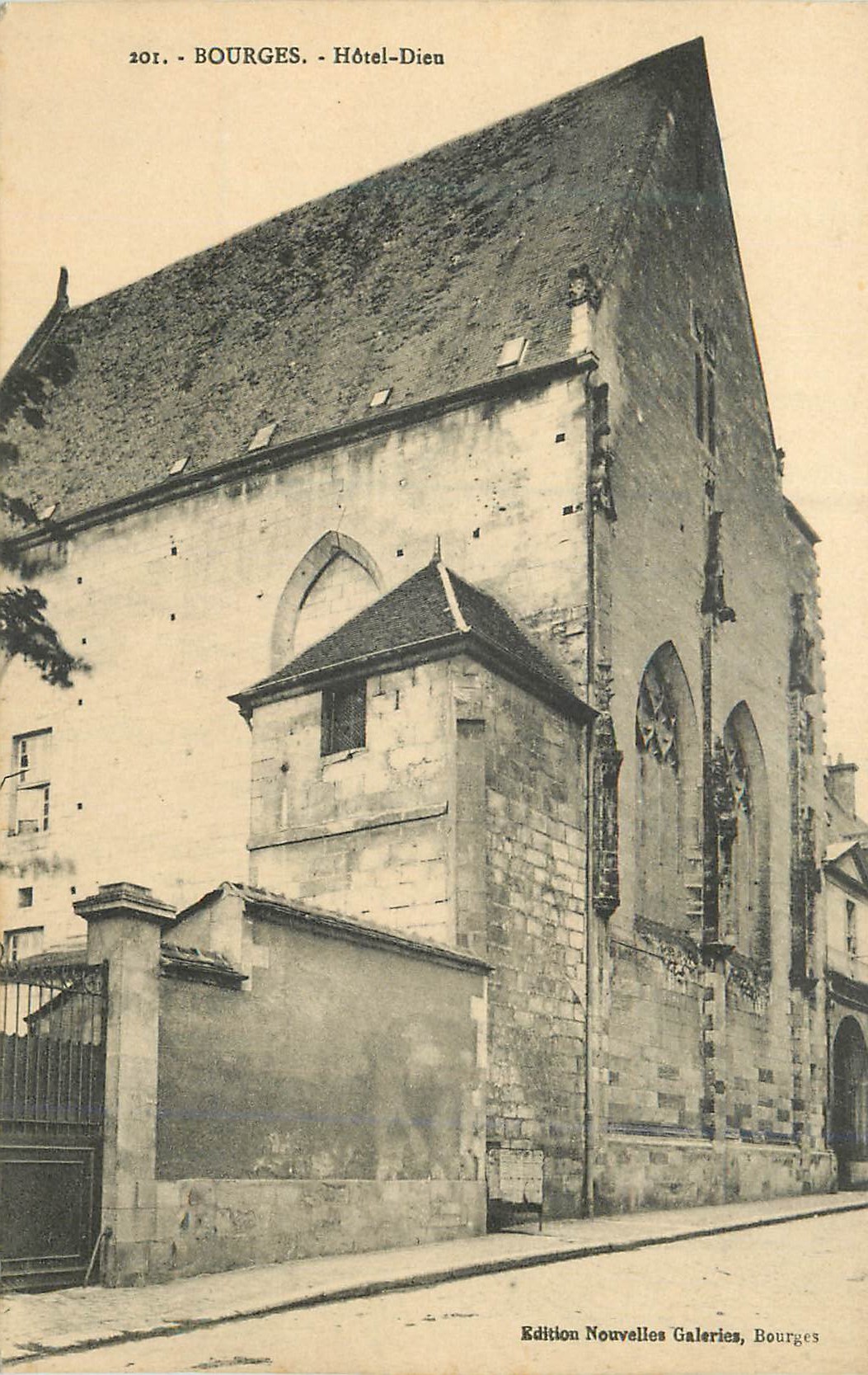 CPA 201 bourges hotel dieu