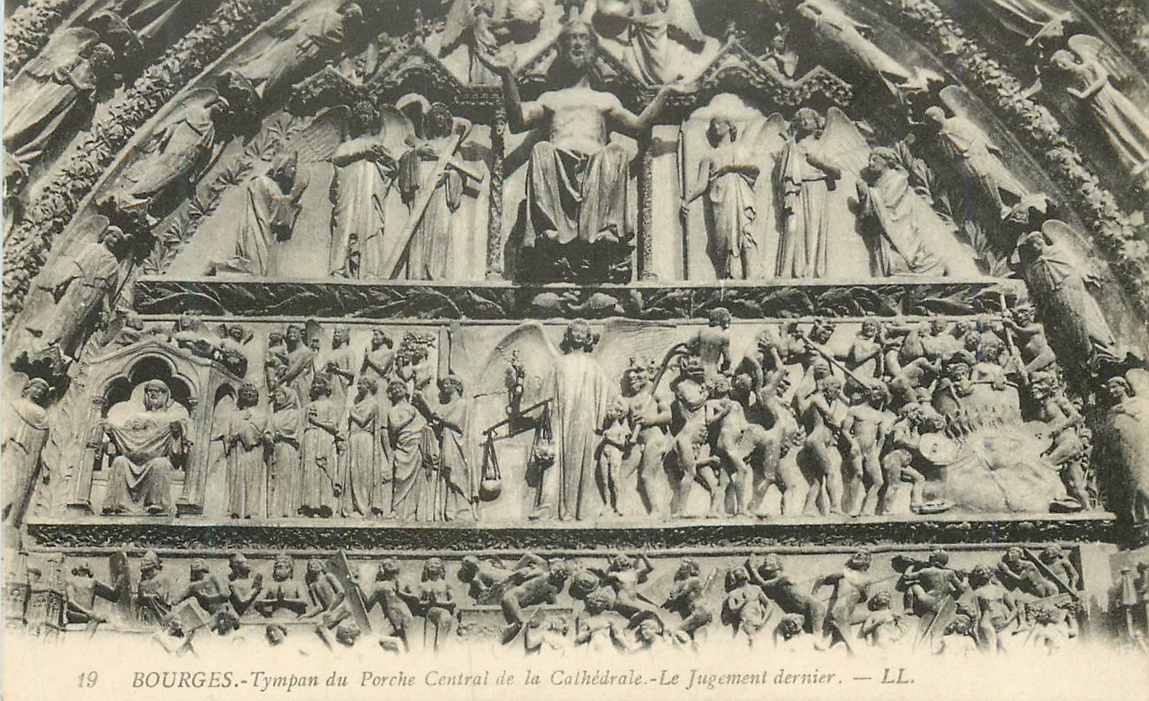 CPA 19 bourges tympan du porche central de la cathedrale le jugement dernier