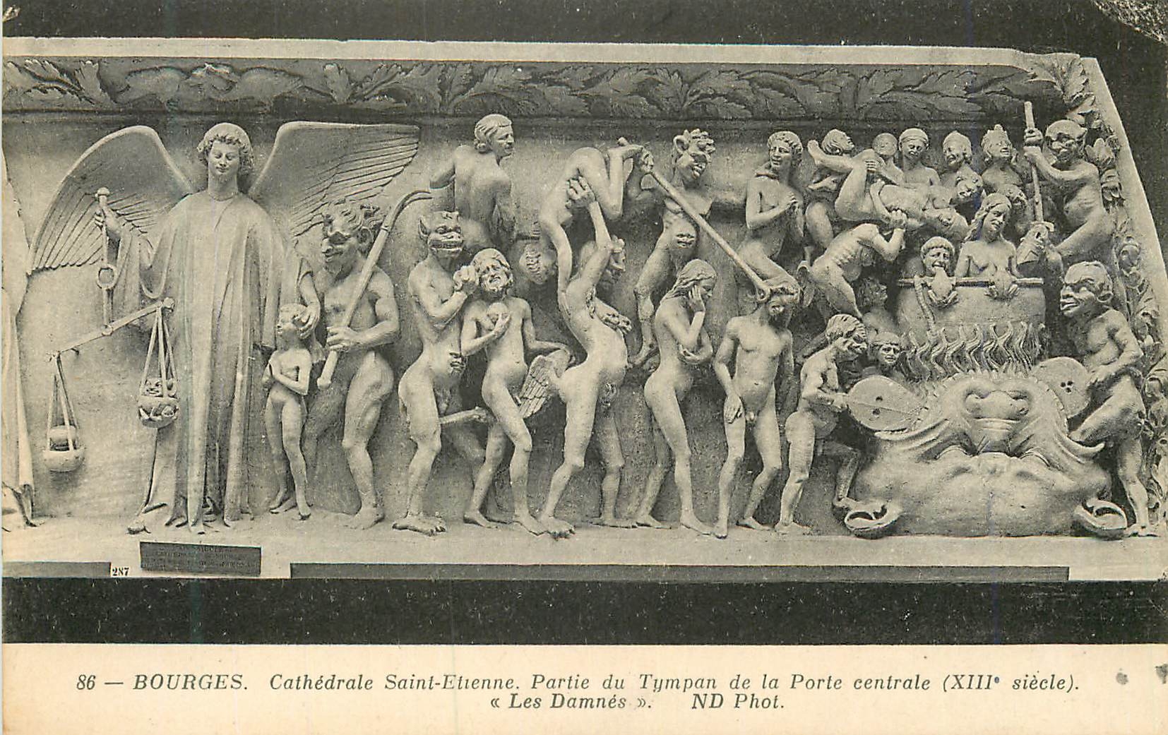 CPA 86 bourges cathedrale saint etienne partie du tympan de la porte centrale(xiii siecle) les damnes