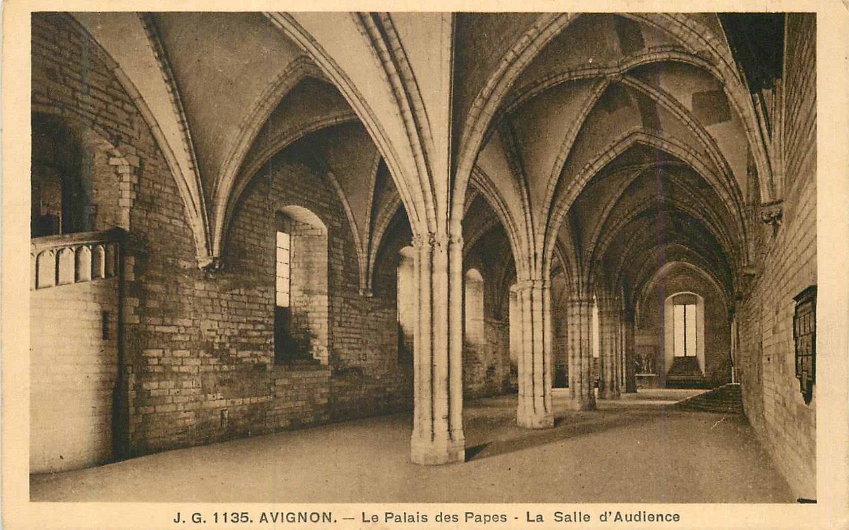 CPA J g 1135 avignon le palais des papes la salle d audience