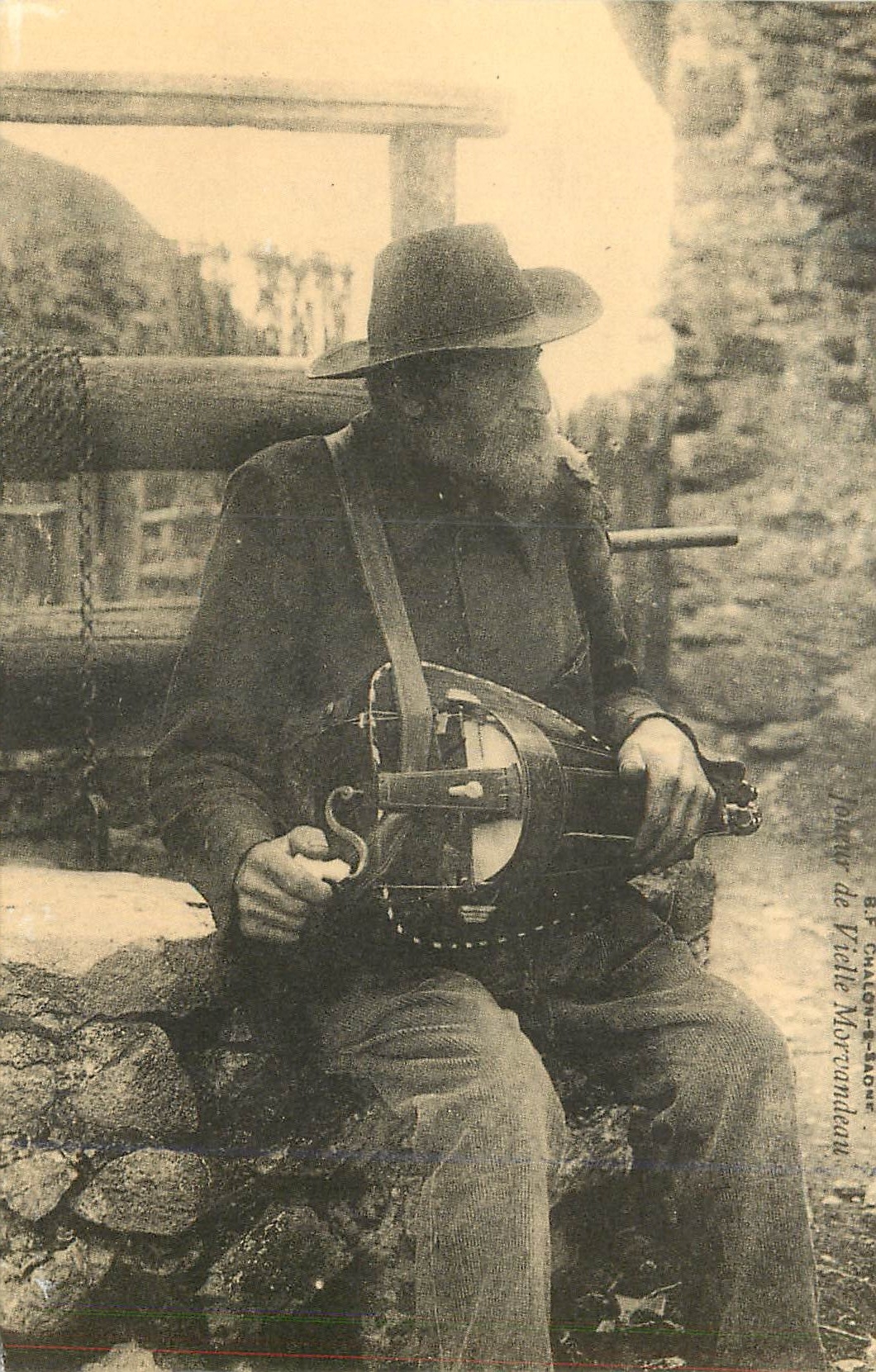 REPRO Joueur de Vielle Morvandeau