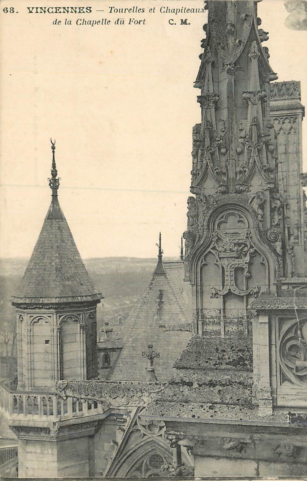 CPA 68 vincennes tourelles et chapiteaux de la chapelle du fort