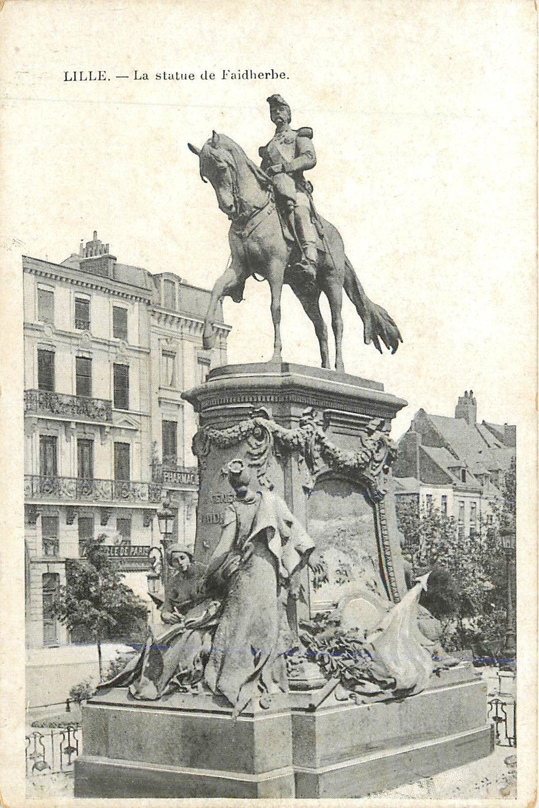 CPA Lille la statue de faidherbe