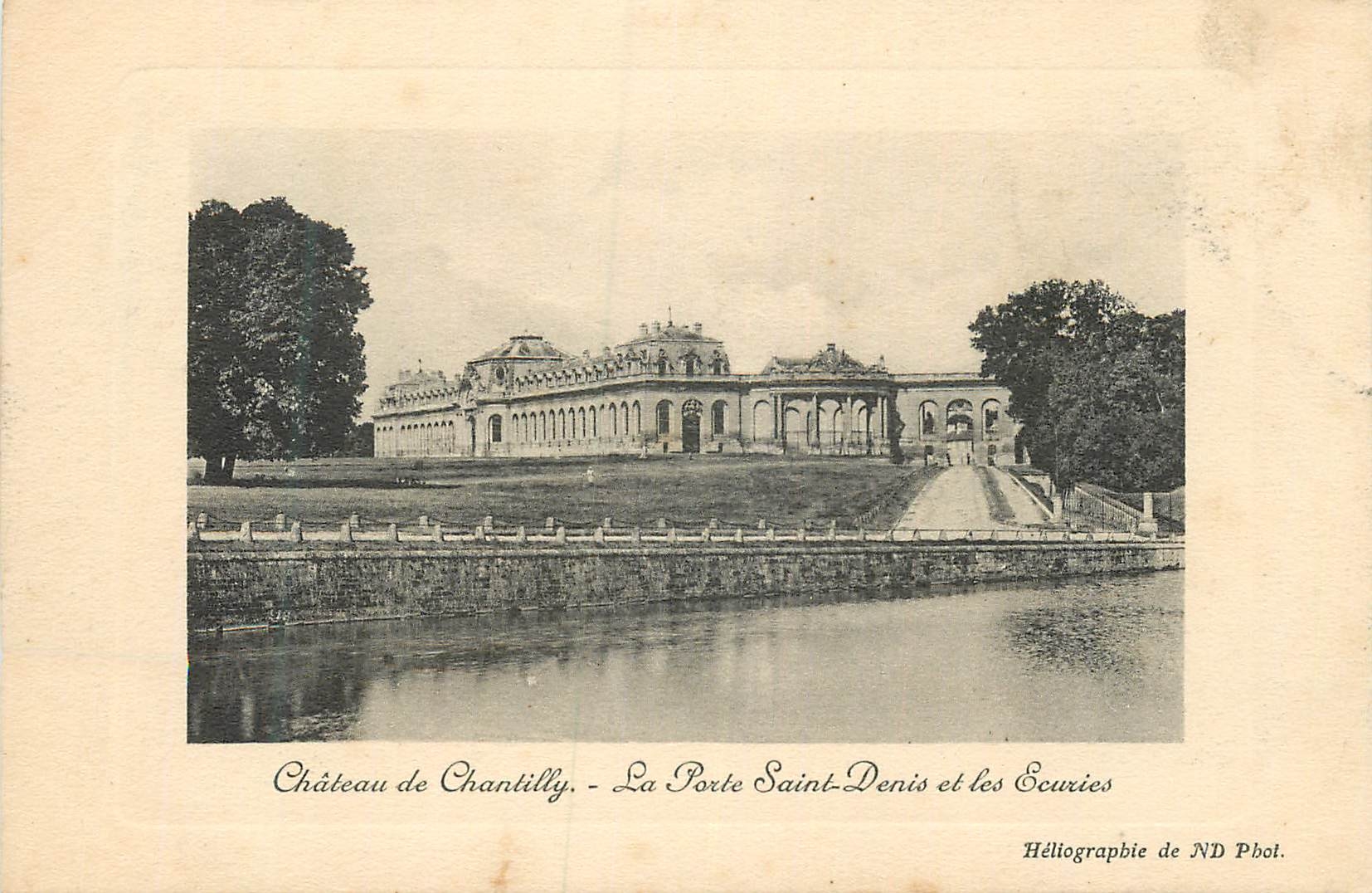 CPA Chateau de chantilly la porte saint denis et les ecuries