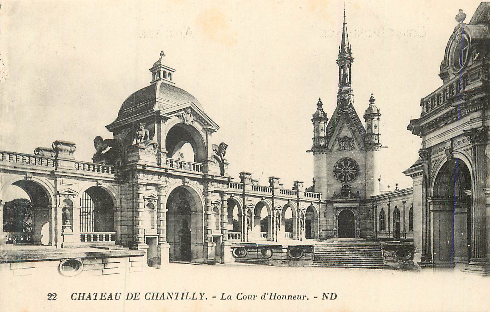 CPA 22 chateau de chantilly la cour d honneur