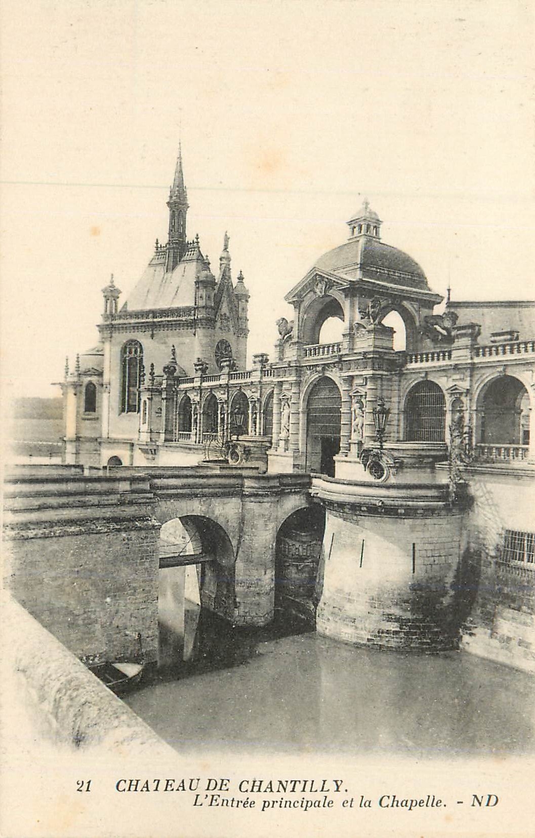 CPA 21 chateau de chantilly l entree principale et la chapelle
