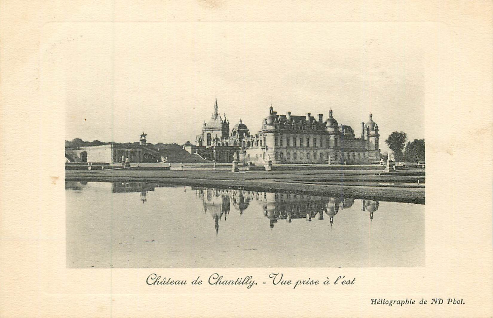 CPA Chateau de chantilly vue prise a l est