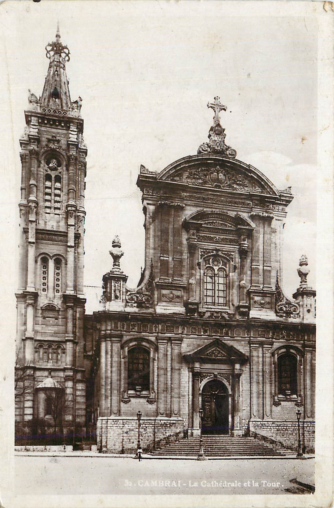 CPA Cambrai La cathedrale et la tour