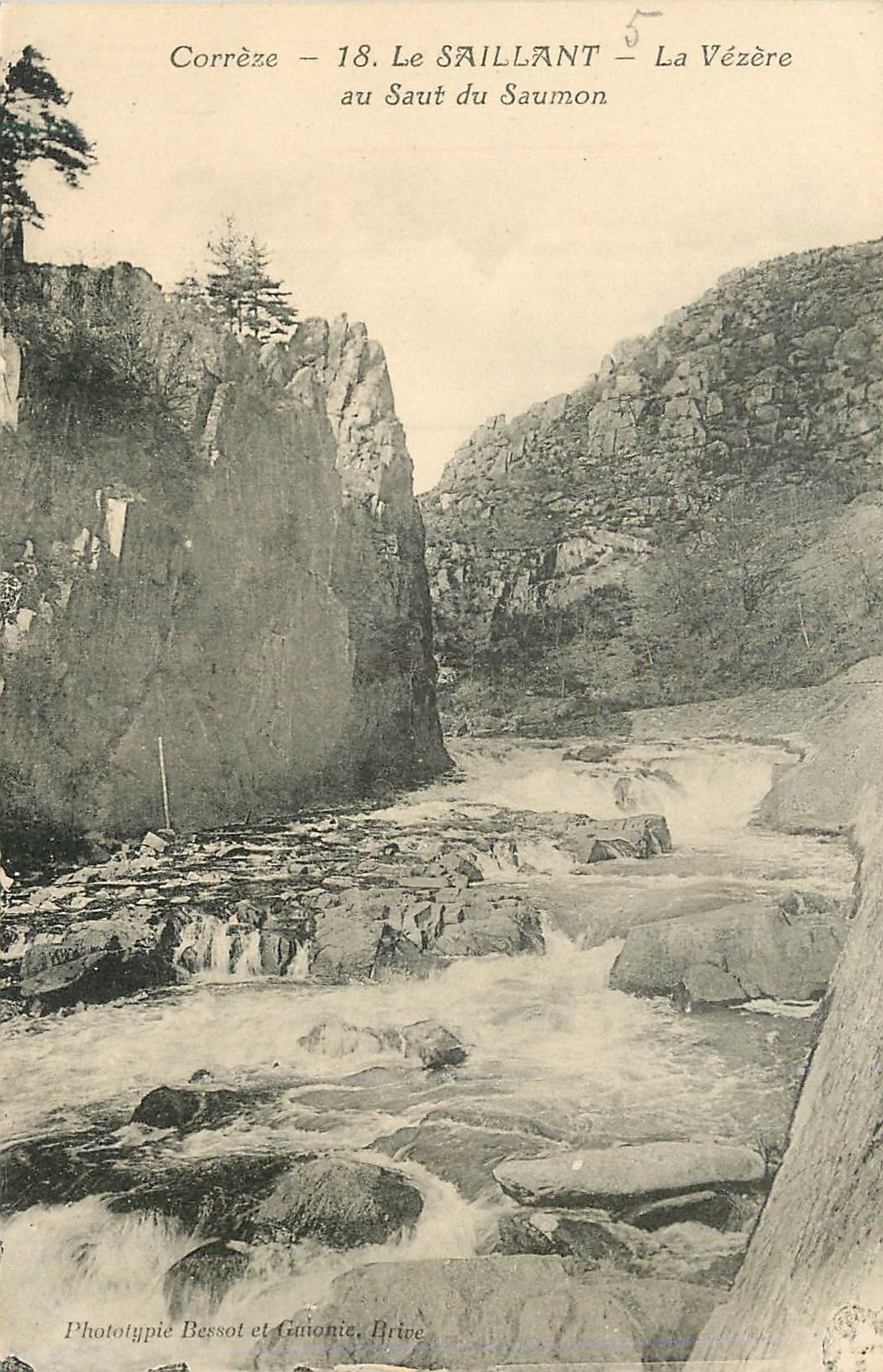 CPA Correze 18 le saillant la vezere au saut du saumon