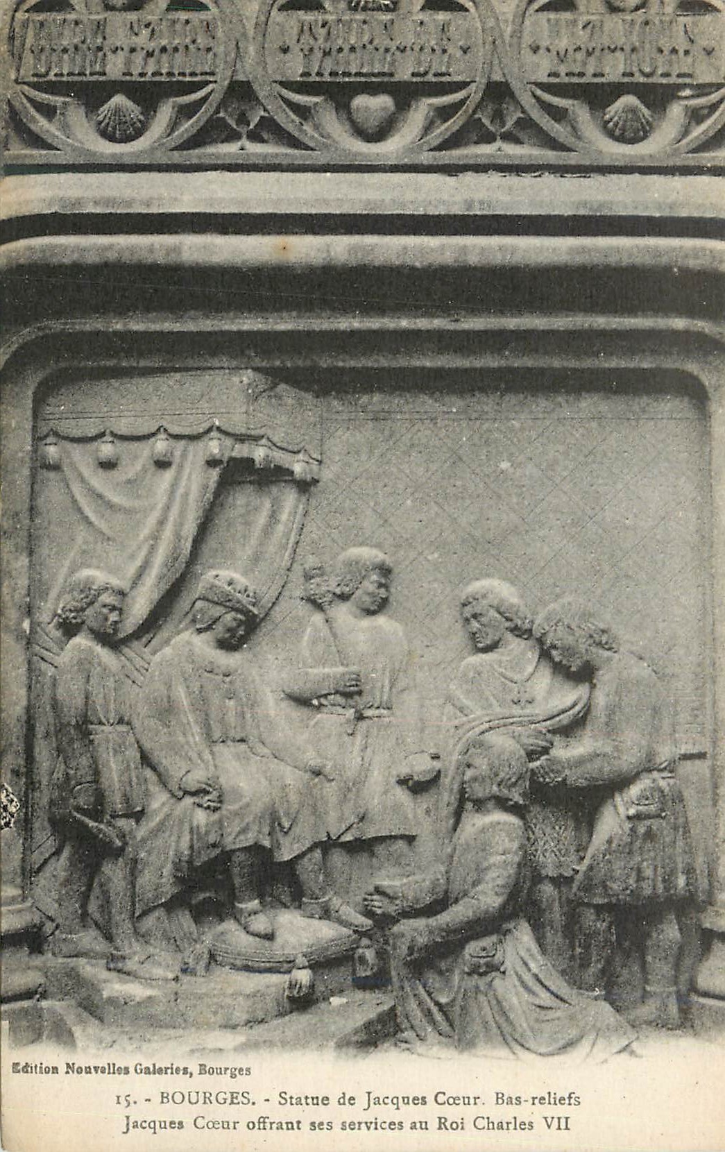 CPA 15 bourges statue de jacques coeur bas reliefs jacques coeur offrant ses services au roi charles vii