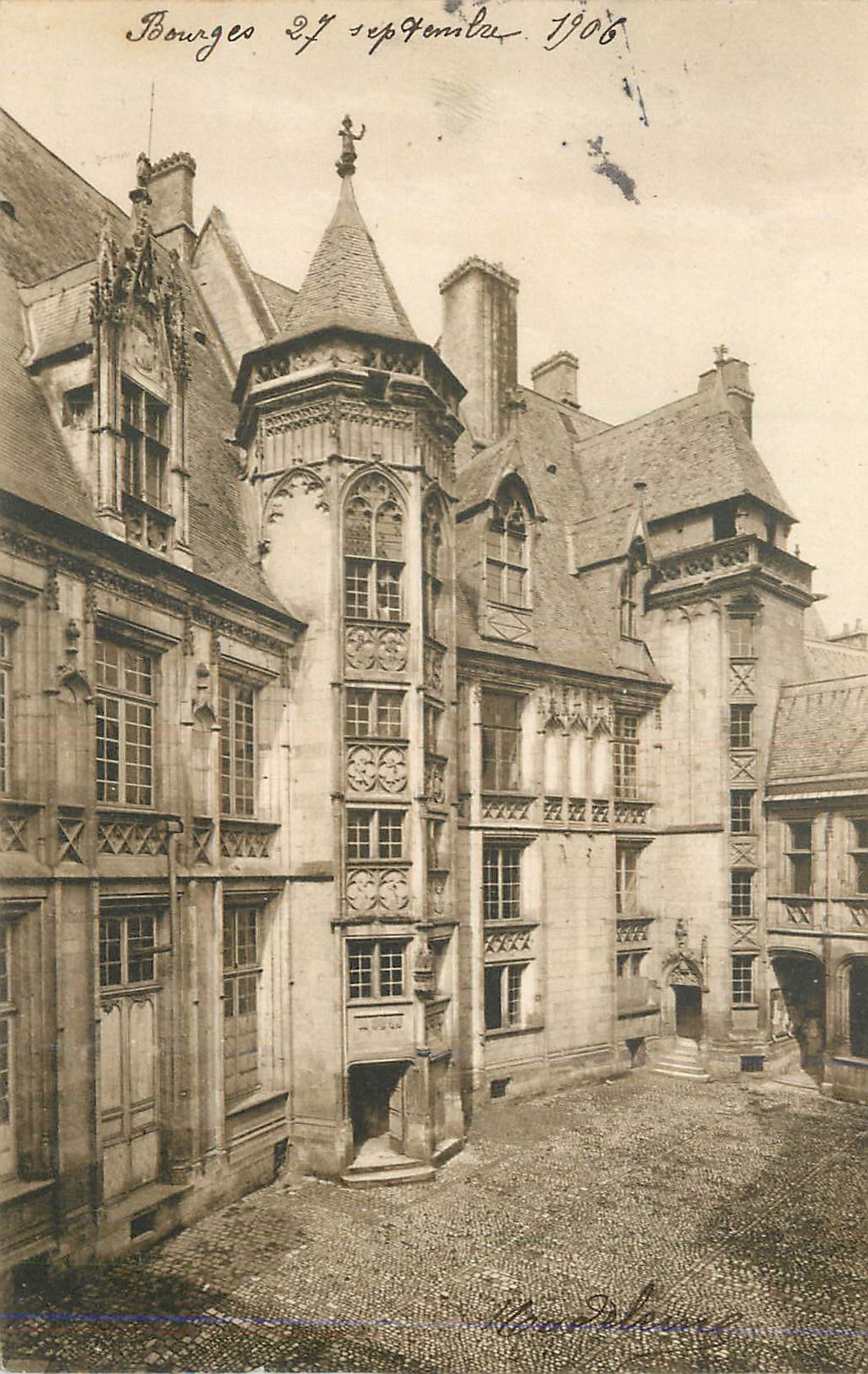 CPA 56 bourges cour du palais jacques coeur