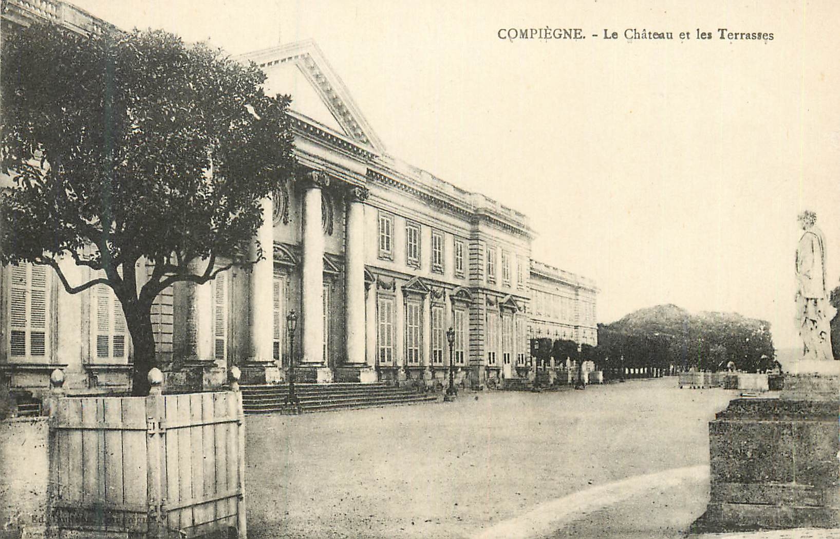CPA Compiegne le chateau et les terrasses